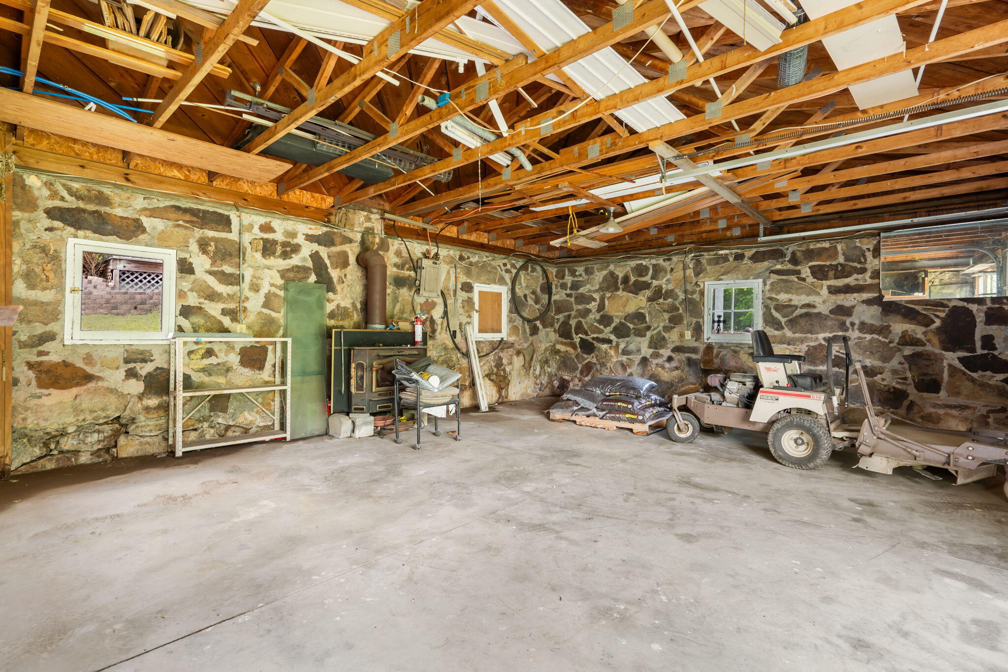 9461 North Farm Road 149 Property Photo 25
