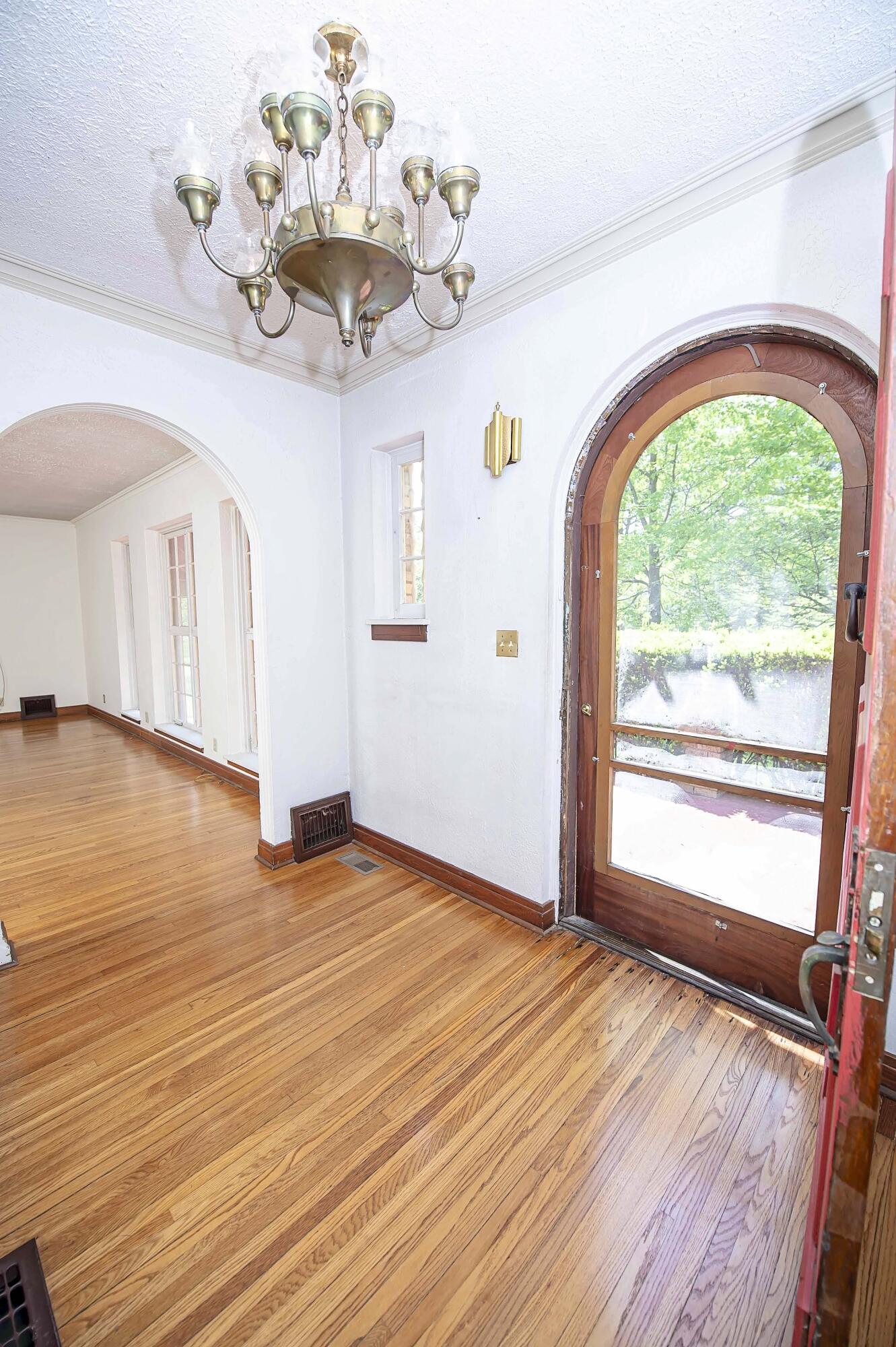 924 South Pickwick Avenue Property Photo 3