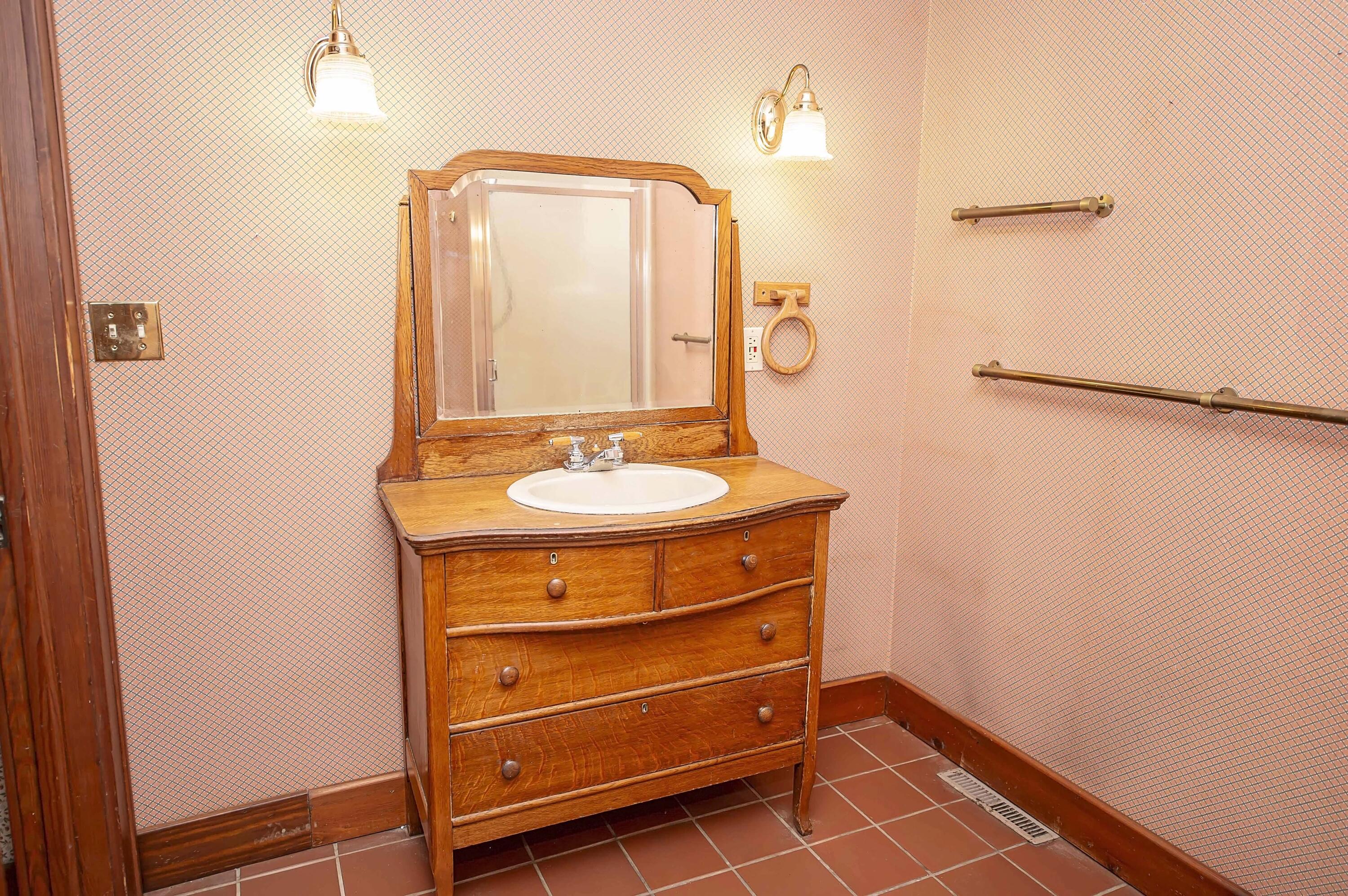 924 South Pickwick Avenue Property Photo 15