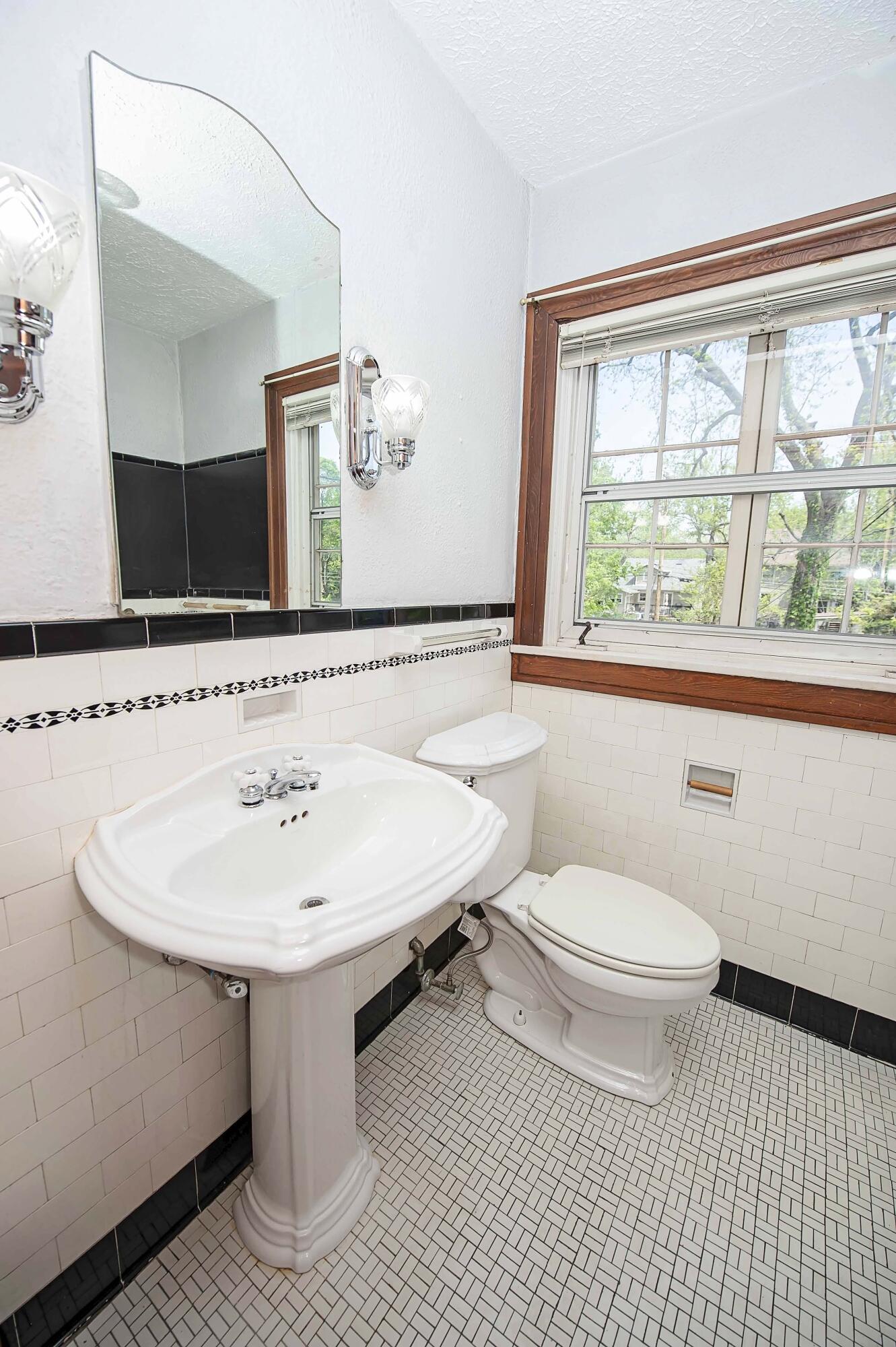 924 South Pickwick Avenue Property Photo 21