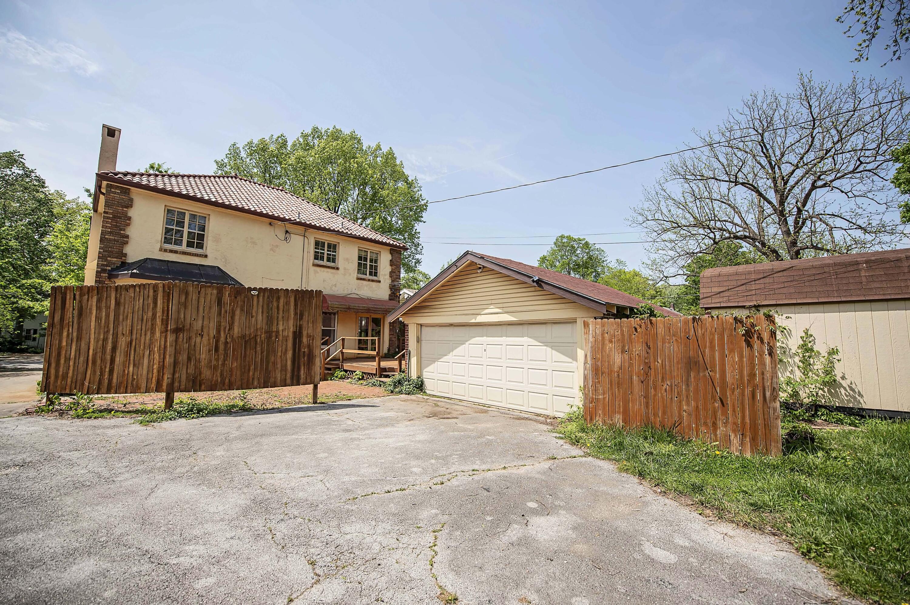924 South Pickwick Avenue Property Photo 37