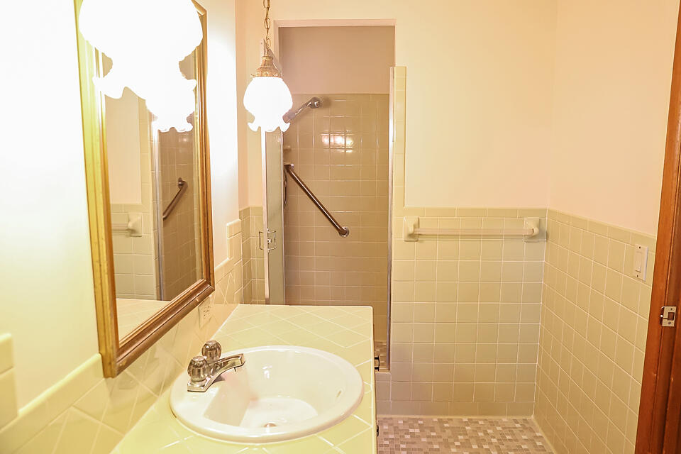 706 West Katella Court Property Photo 15
