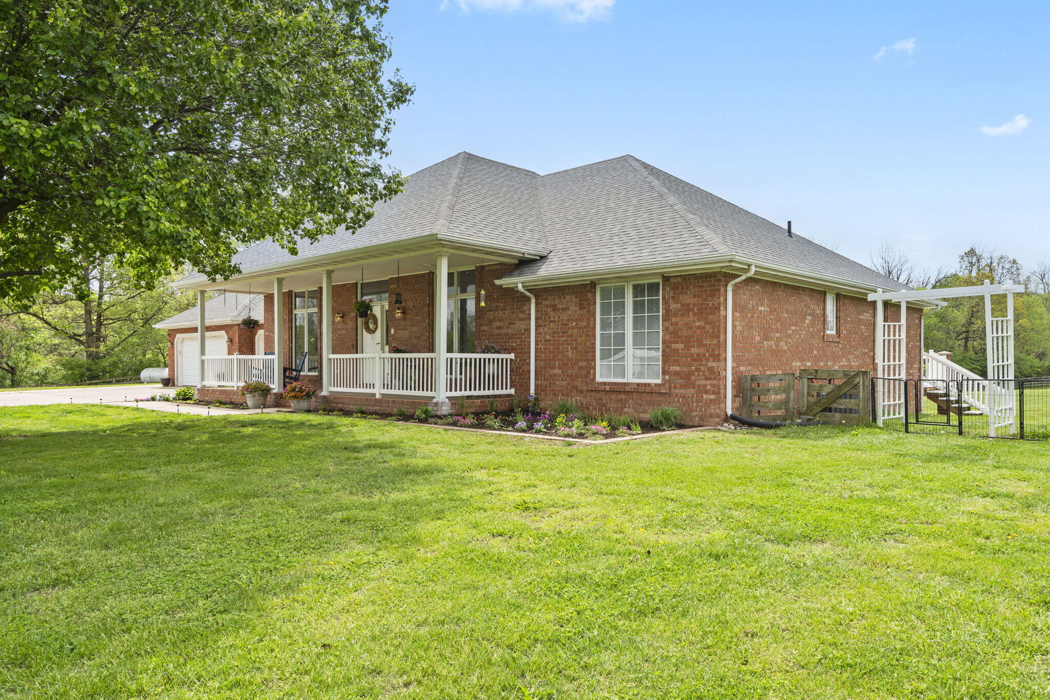 894 Golf Course Road Property Photo 2