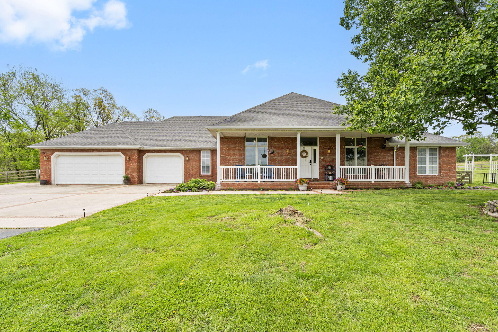 894 Golf Course Road Property Photo 3