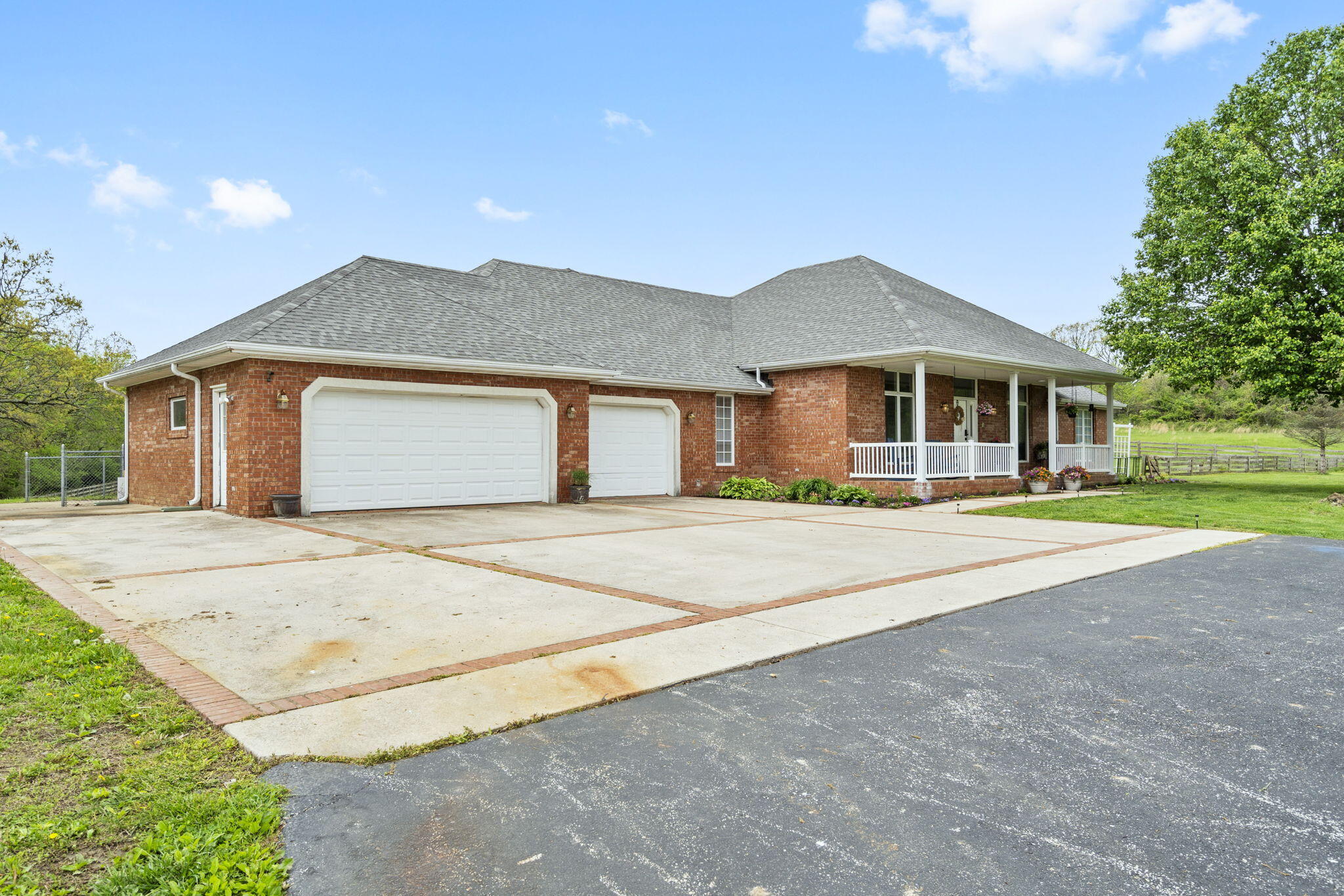894 Golf Course Road Property Photo 4