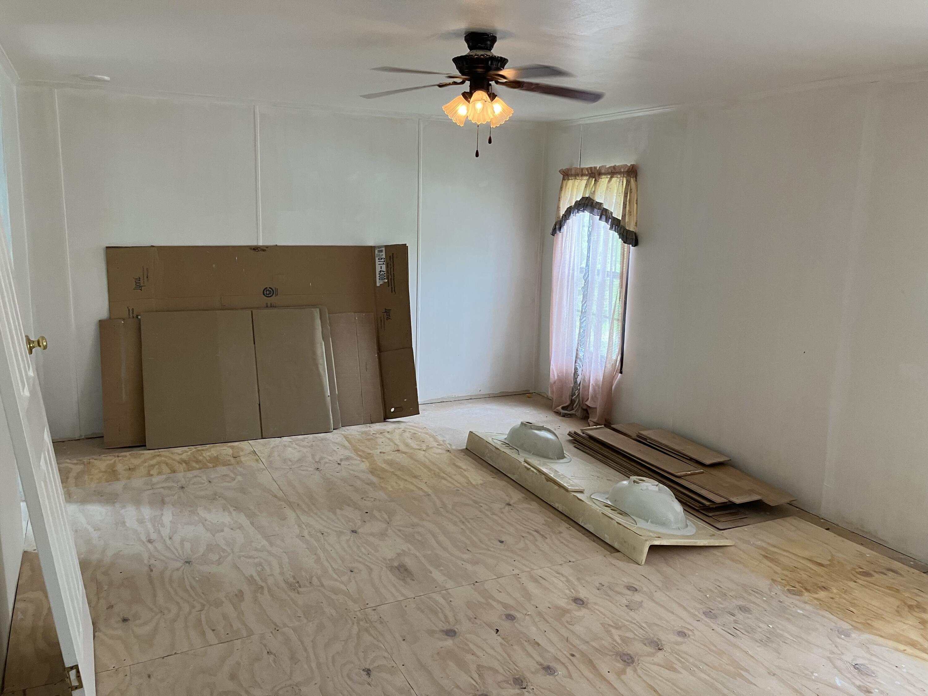 1604 West Crossland Street Property Photo 9