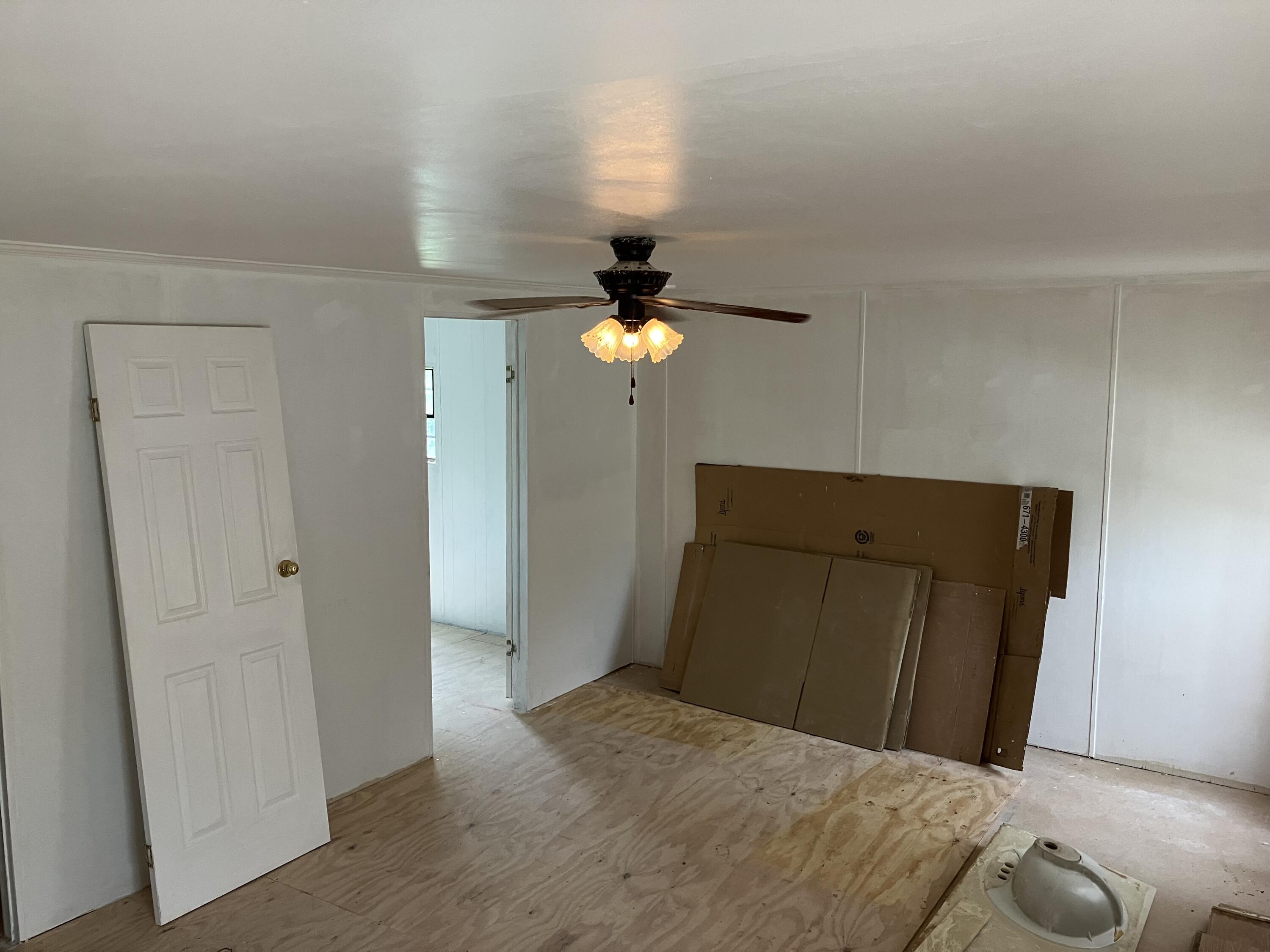 1604 West Crossland Street Property Photo 10