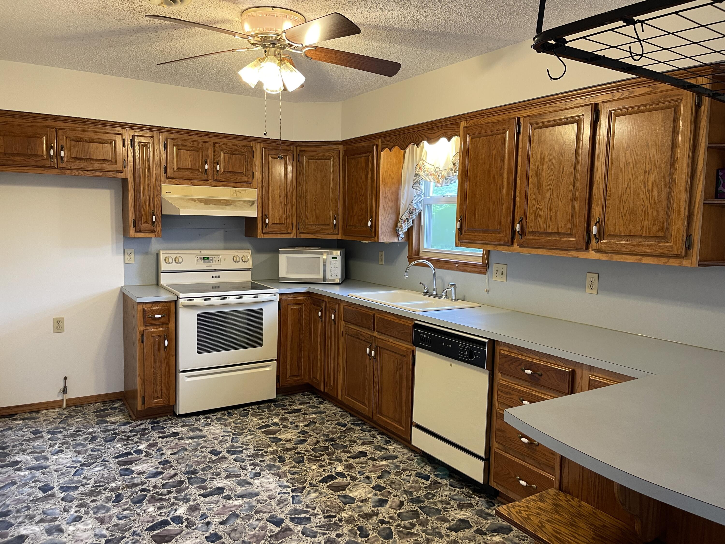 1215 West Maupin Street Property Photo 9