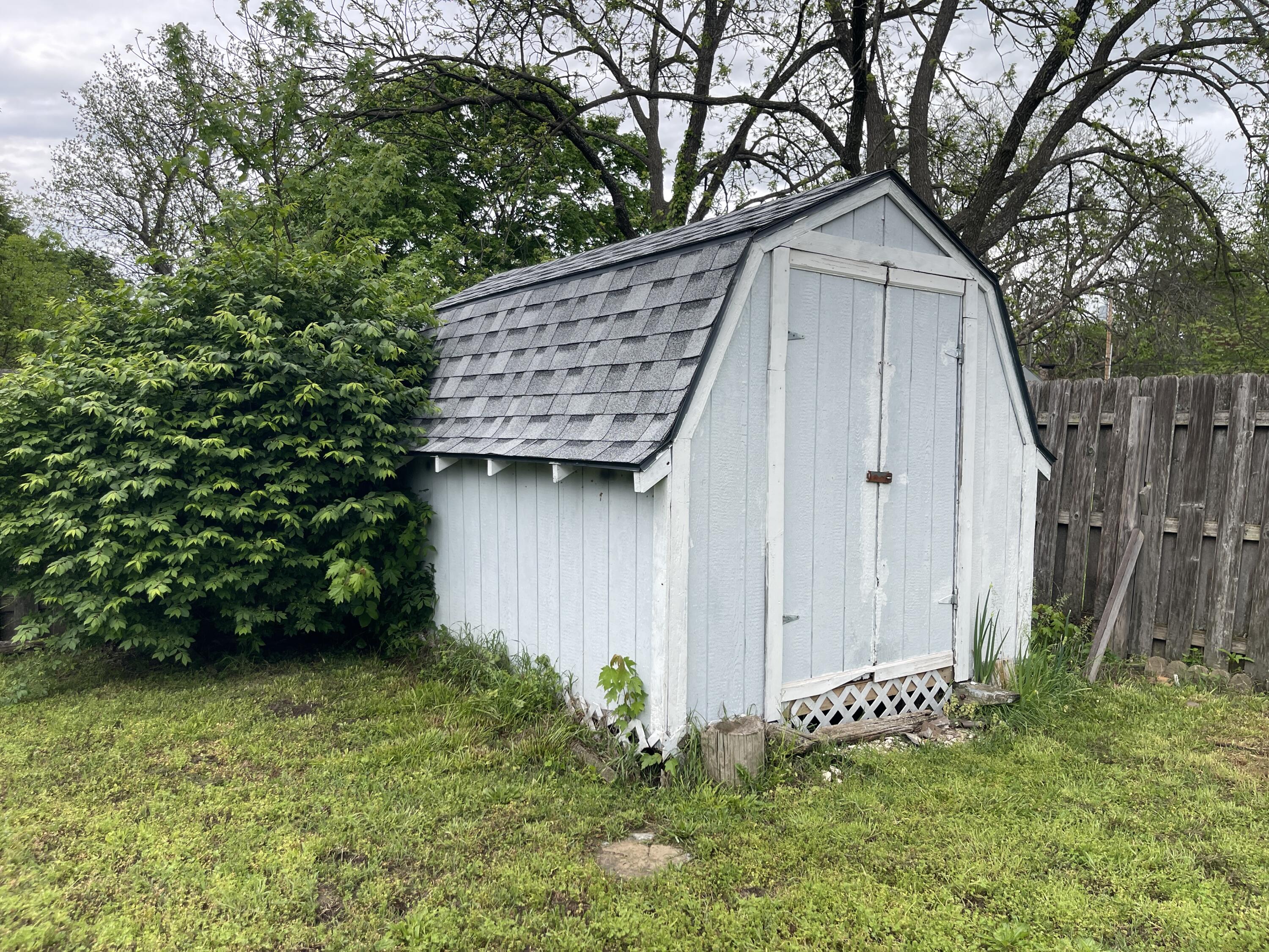 1215 West Maupin Street Property Photo 28