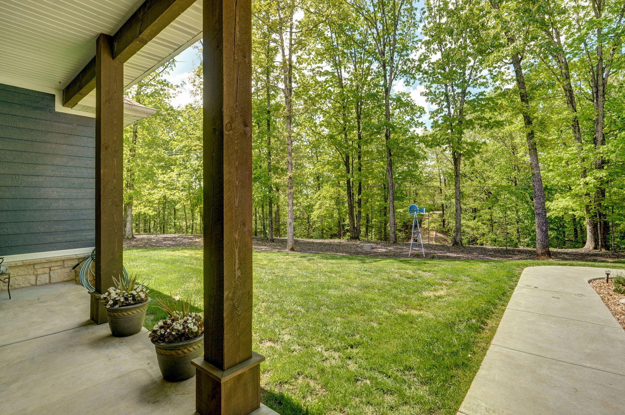 1176 Hummingbird Road Property Photo 5