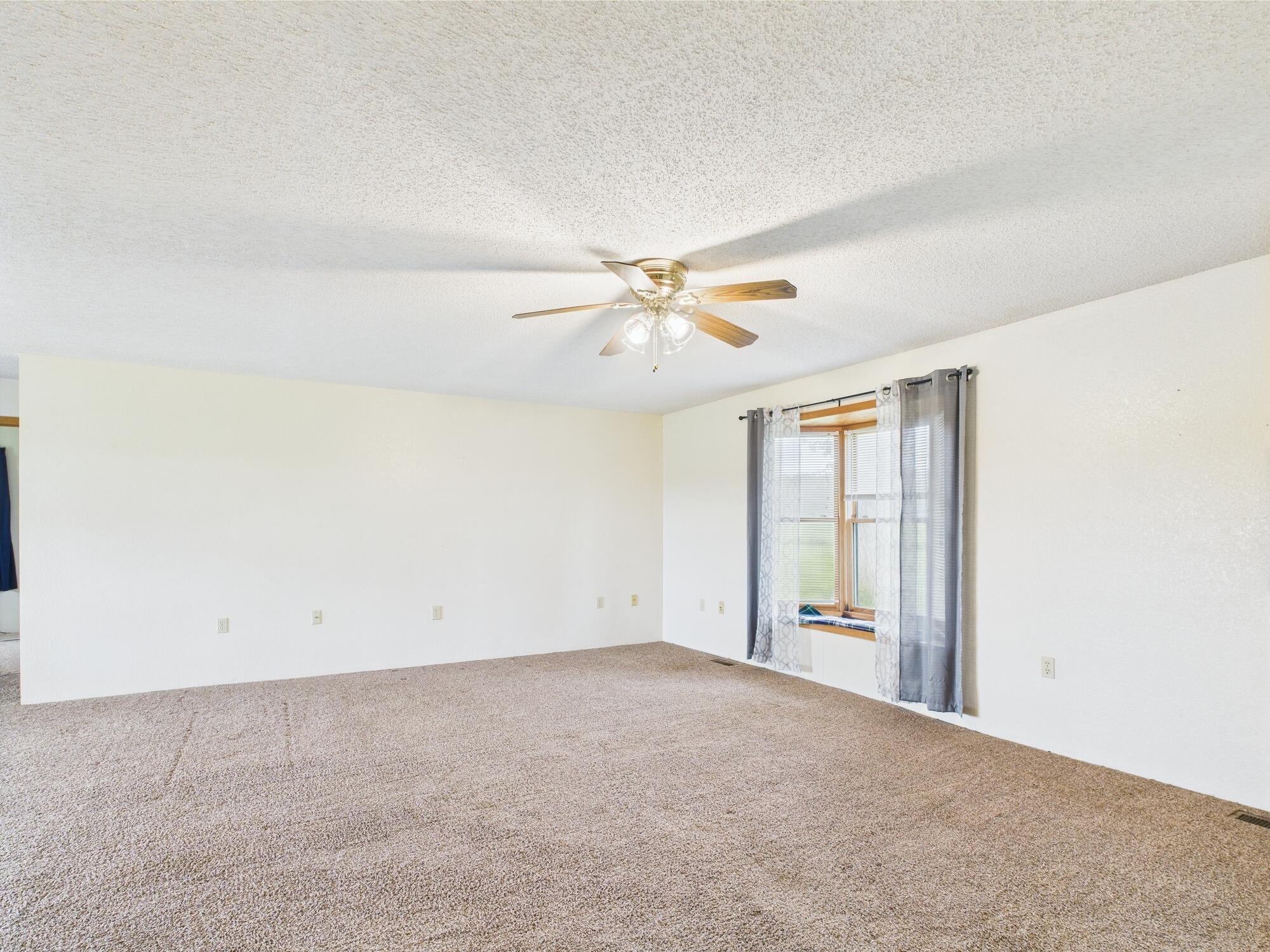 15892 Mellow Drive Property Photo 4