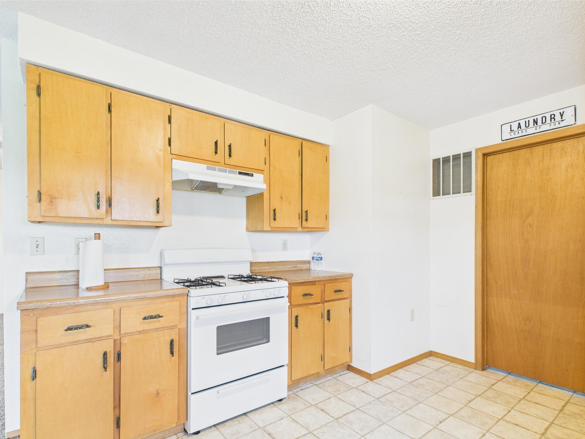 15892 Mellow Drive Property Photo 6