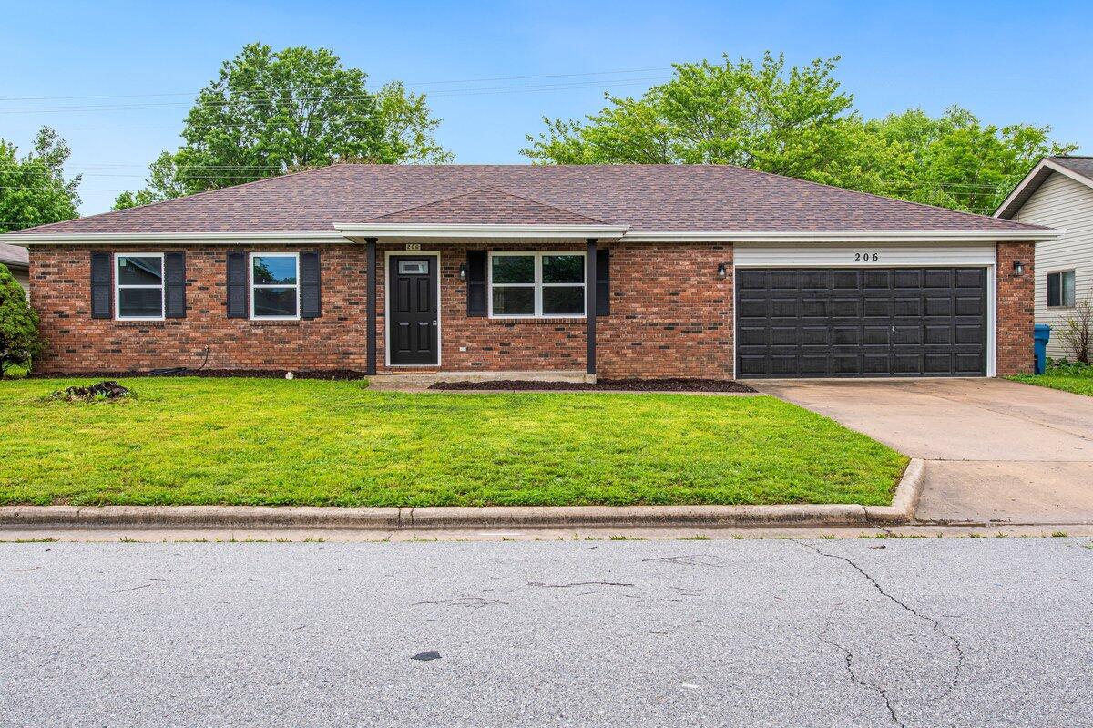 206 West Hunter Drive Property Photo 1