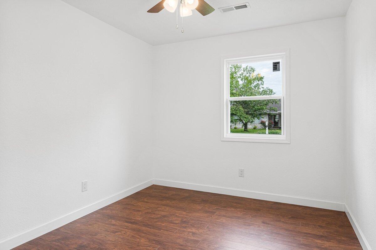 206 West Hunter Drive Property Photo 8