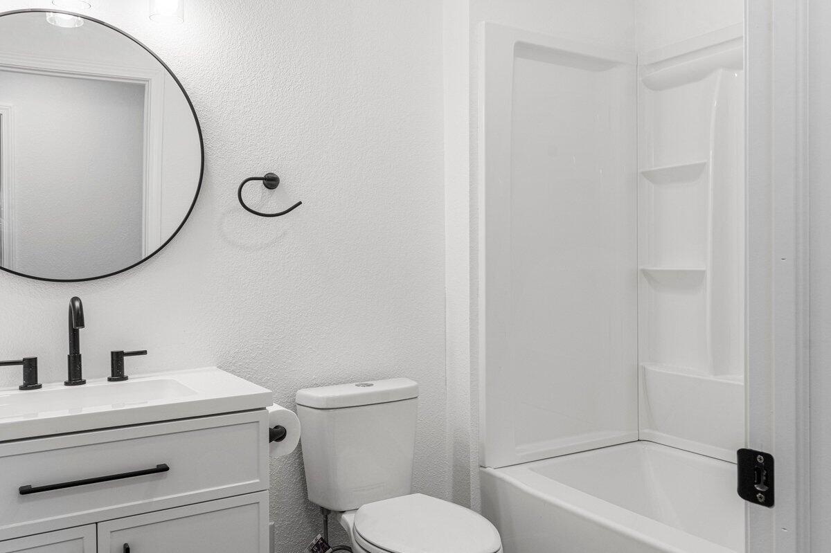 206 West Hunter Drive Property Photo 9