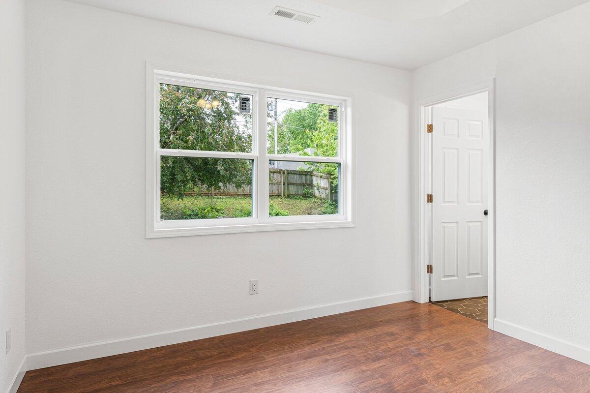 206 West Hunter Drive Property Photo 11