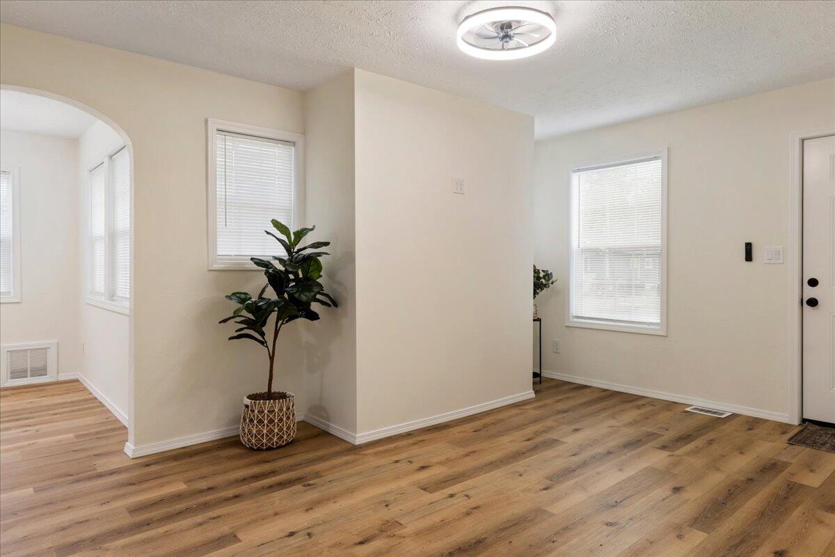 532 South Fort Avenue Property Photo 5