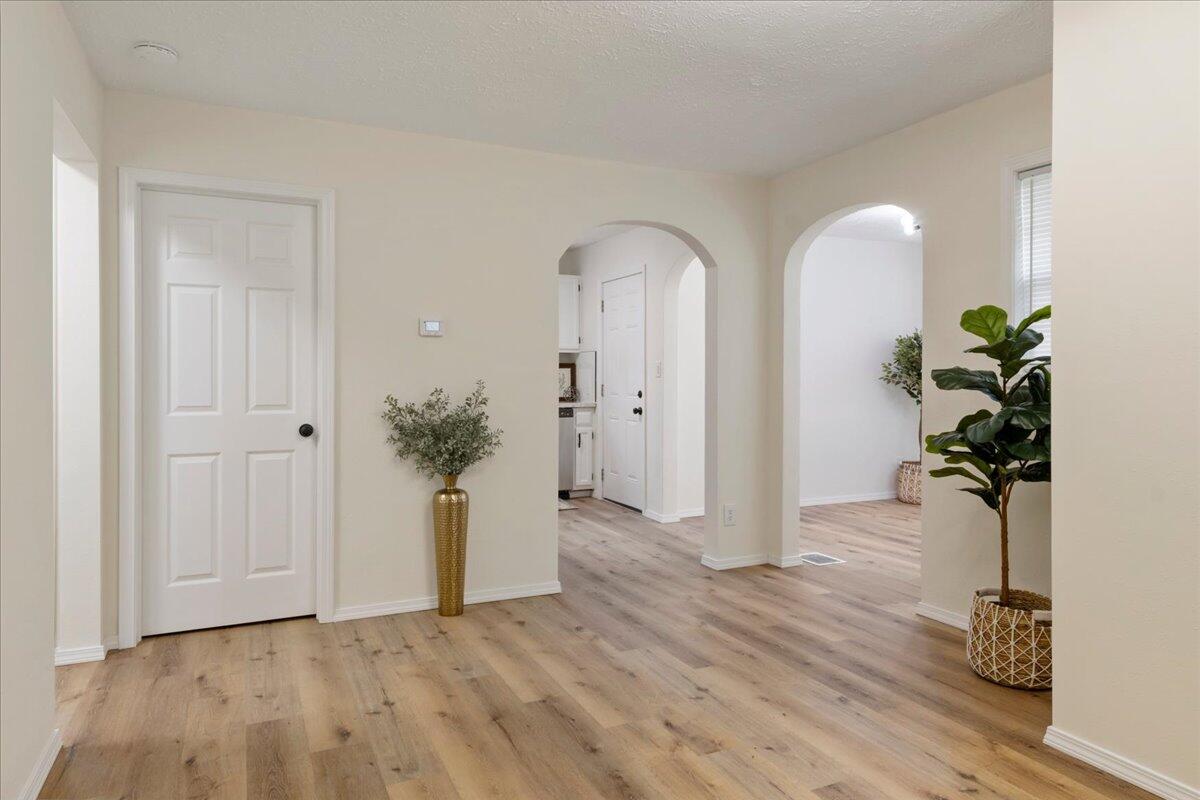 532 South Fort Avenue Property Photo 6