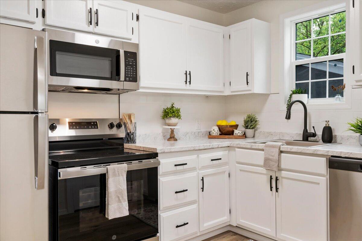 532 South Fort Avenue Property Photo 9
