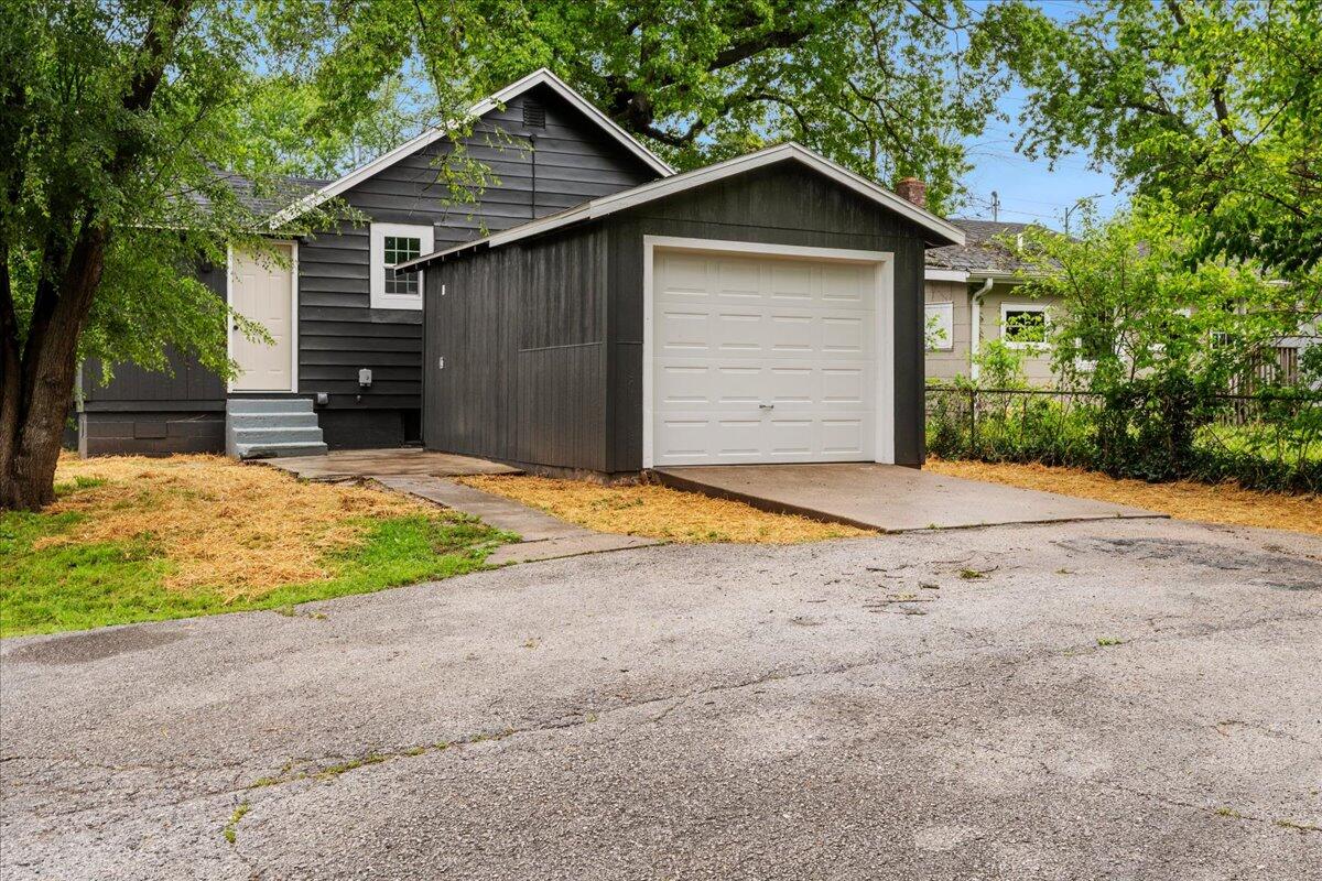 532 South Fort Avenue Property Photo 17