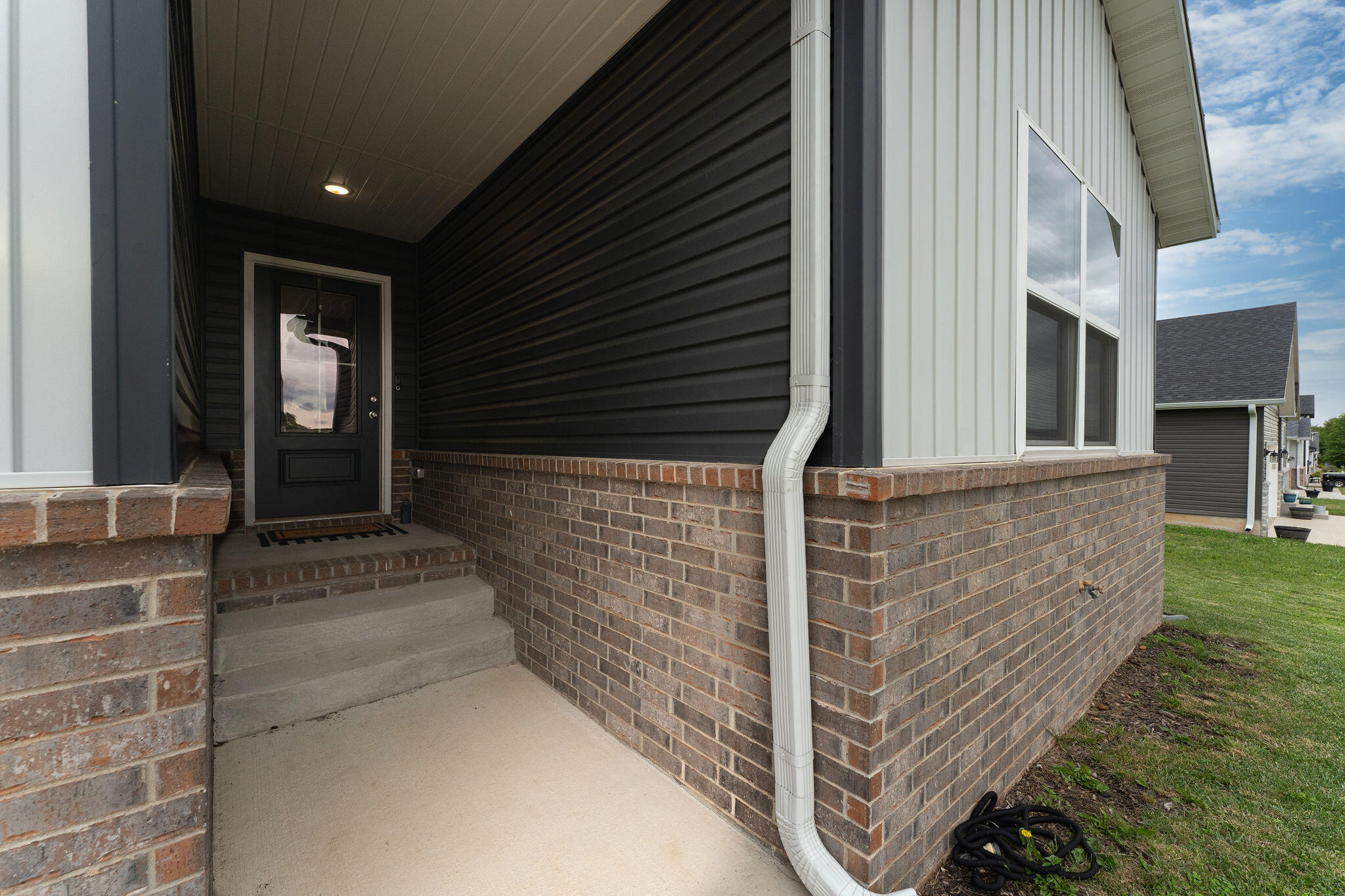 565 South Michelle Avenue Property Photo 4