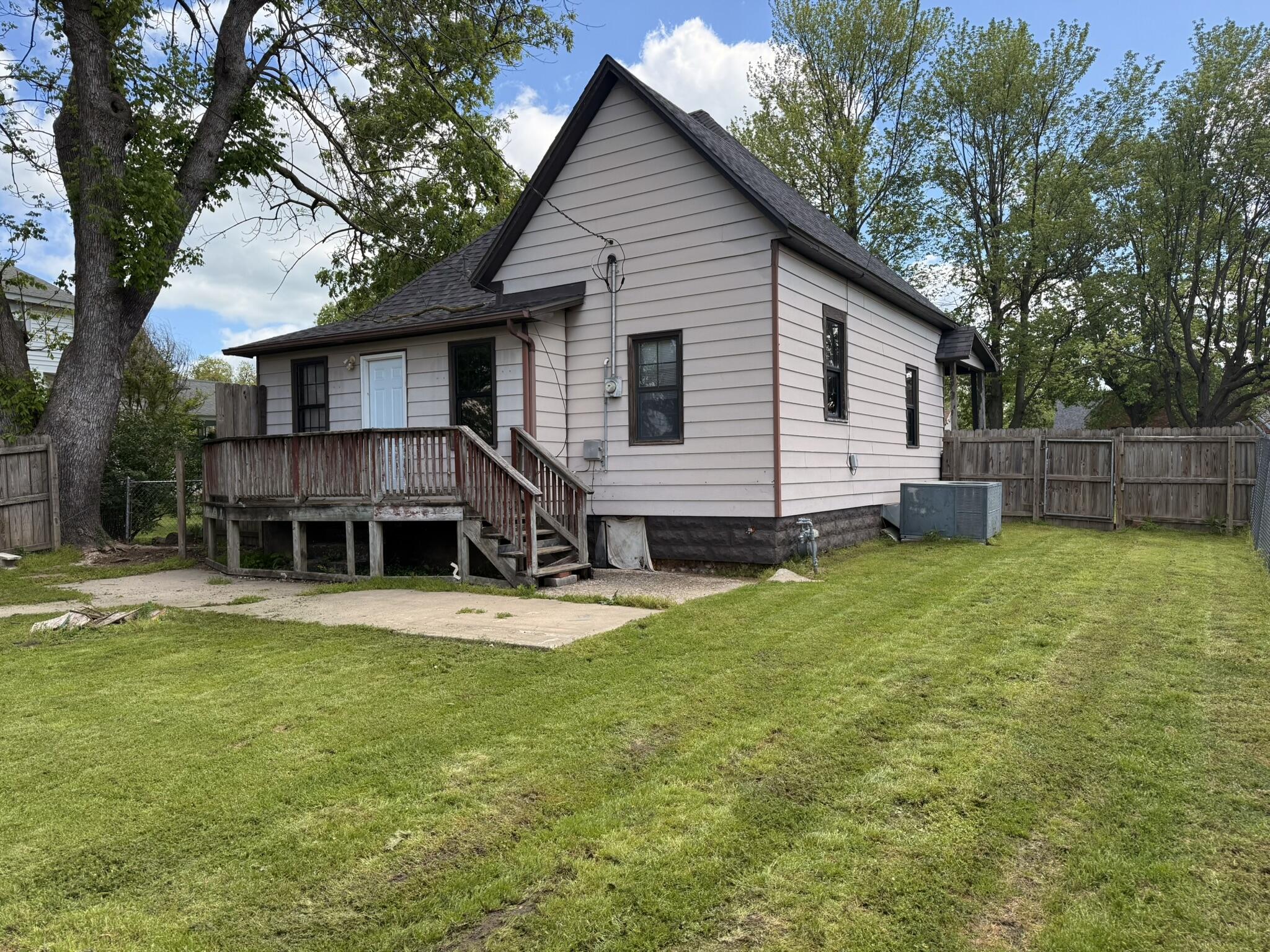 808 8th Street Property Photo 2