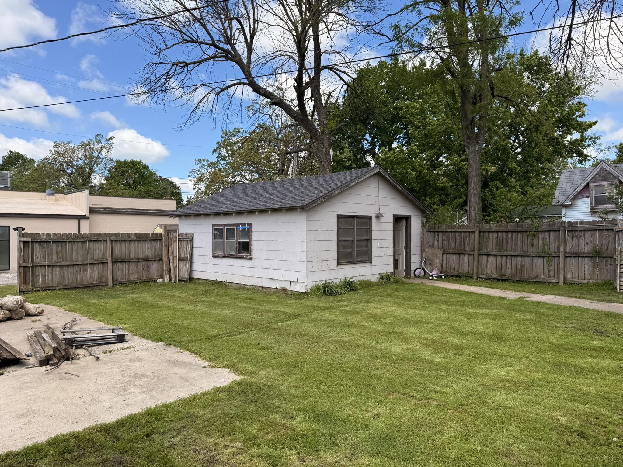 808 8th Street Property Photo 3