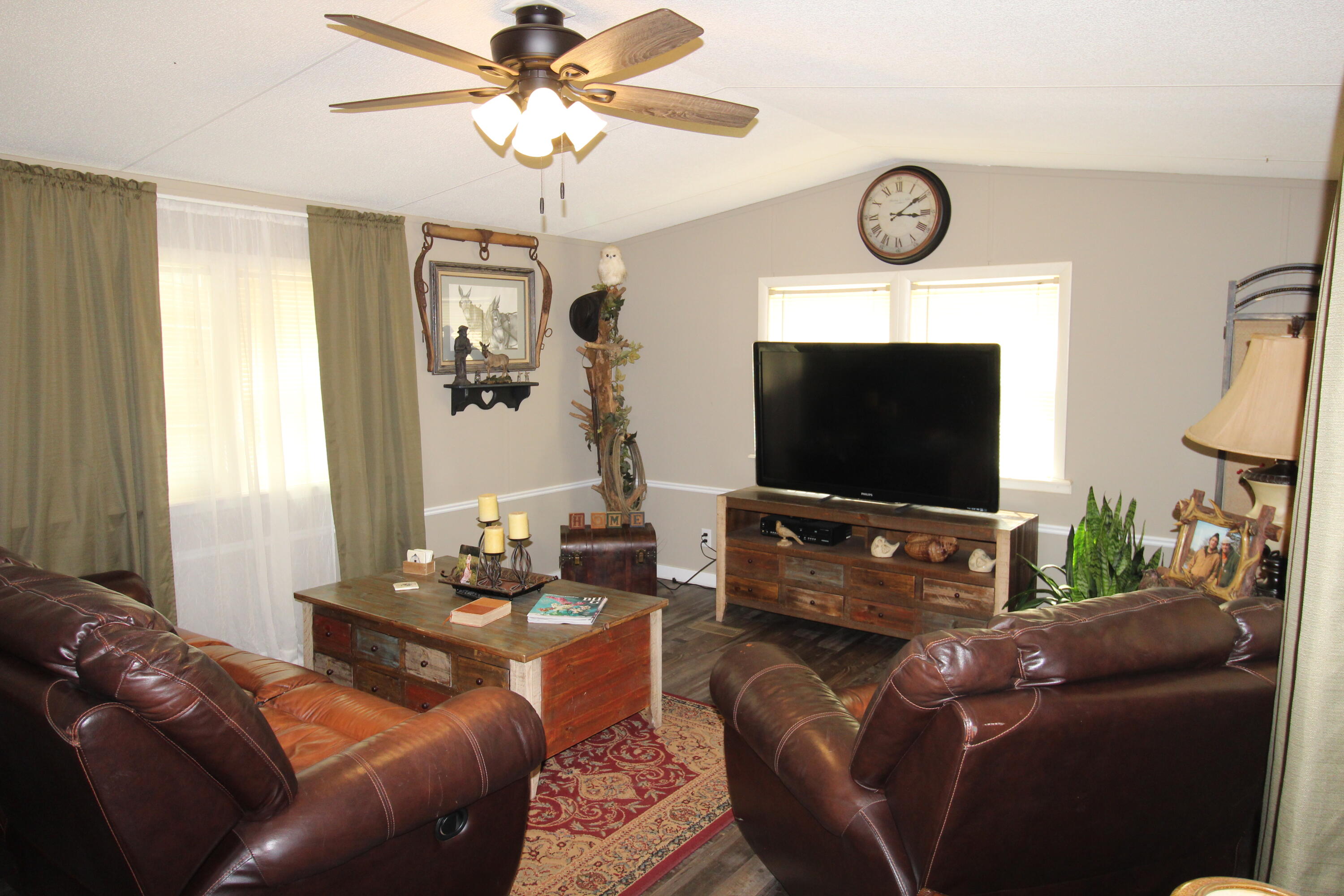 4 Cowboy Trail Property Photo 8
