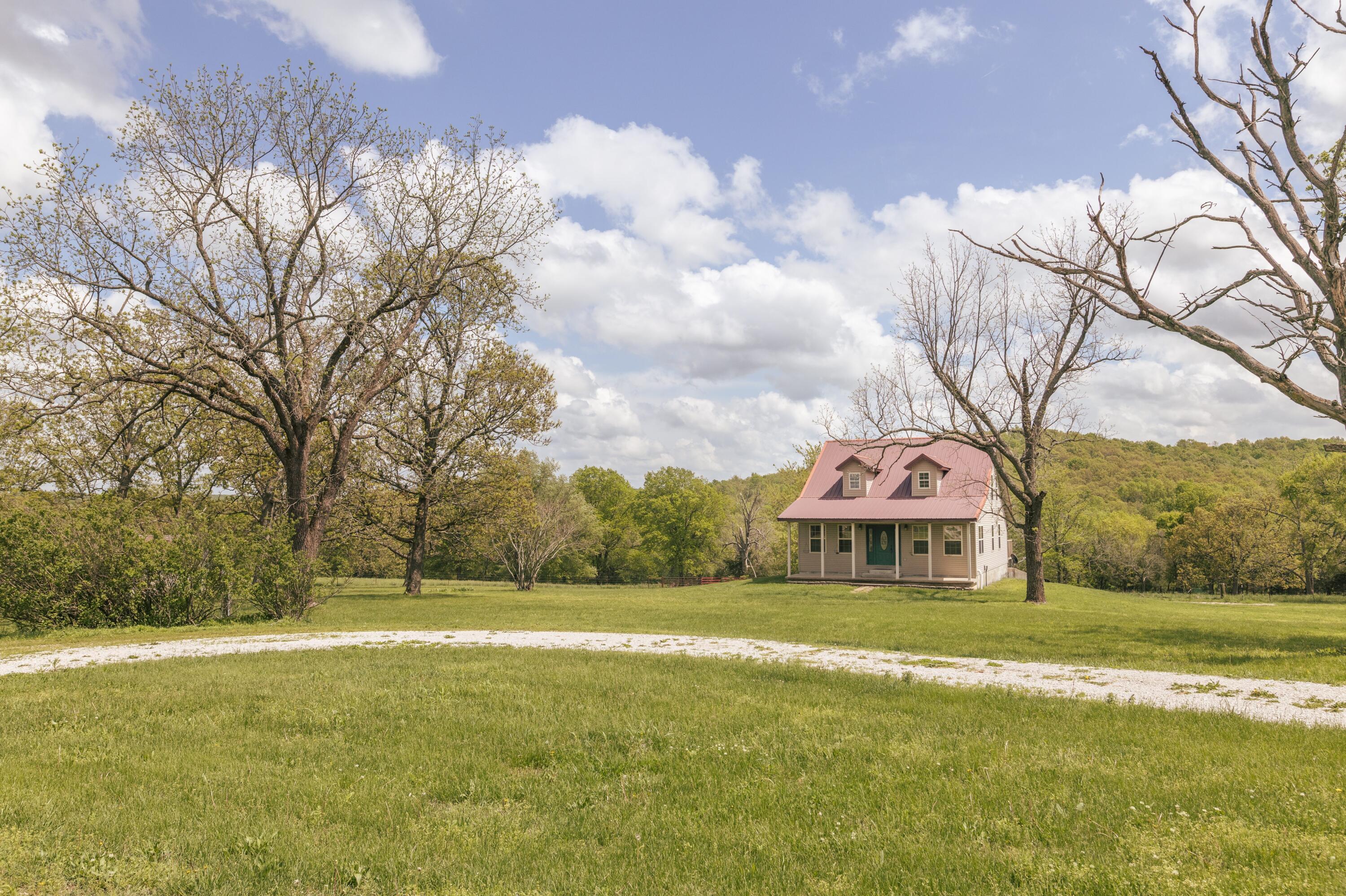 10594 North Farm Road 137 Property Photo