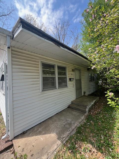 927 South Weaver Avenue Property Photo 1
