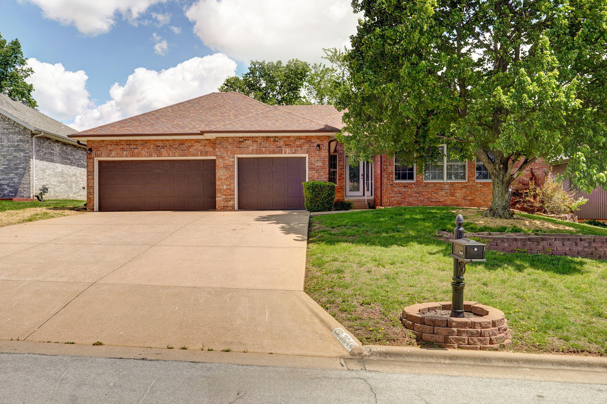 3044 South Palisades Drive Property Photo 1