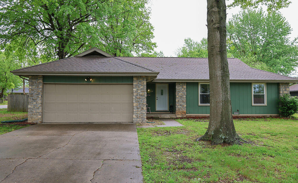 4510 South Ridgecrest Drive Property Photo 2
