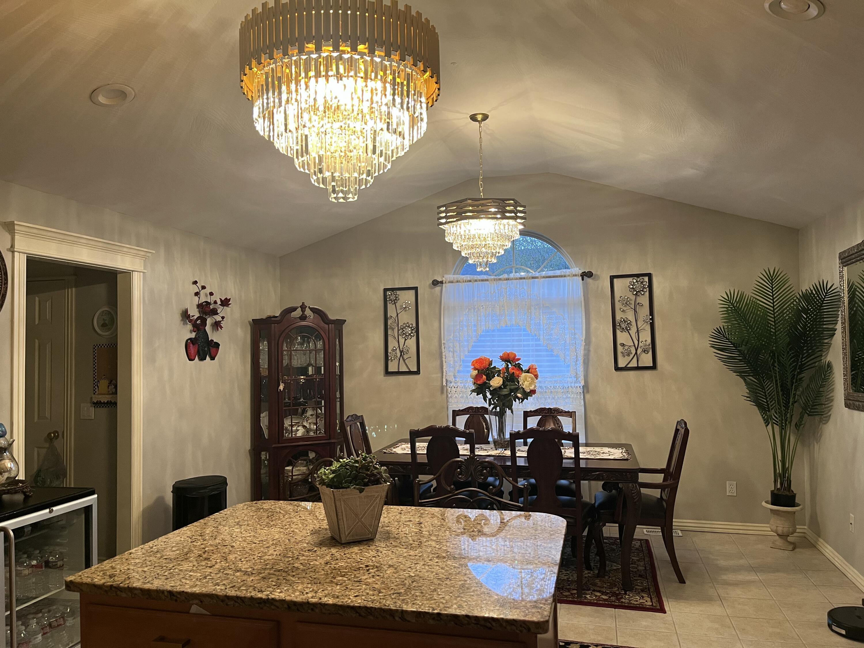 2410 West Saratoga Property Photo 4