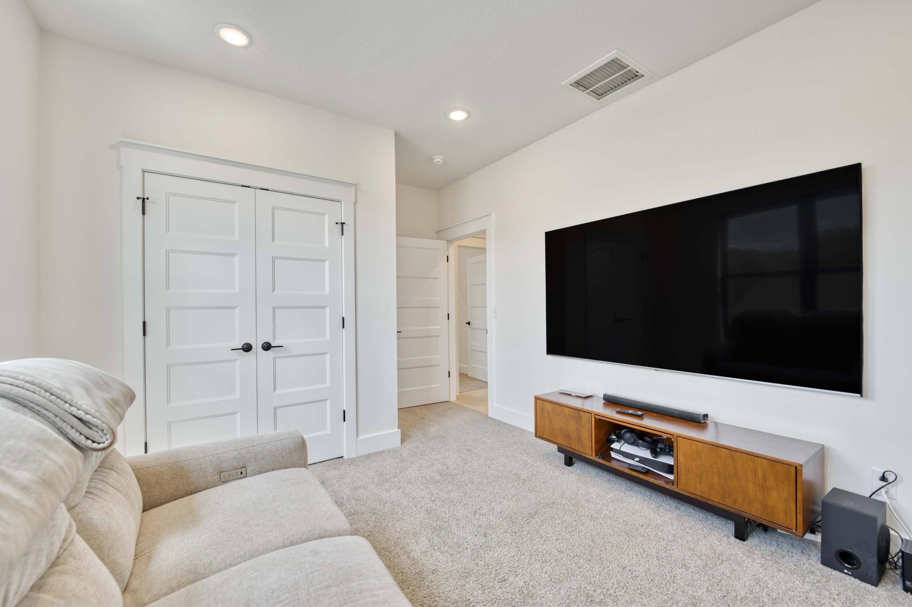 3087 West Edward Street Property Photo 44