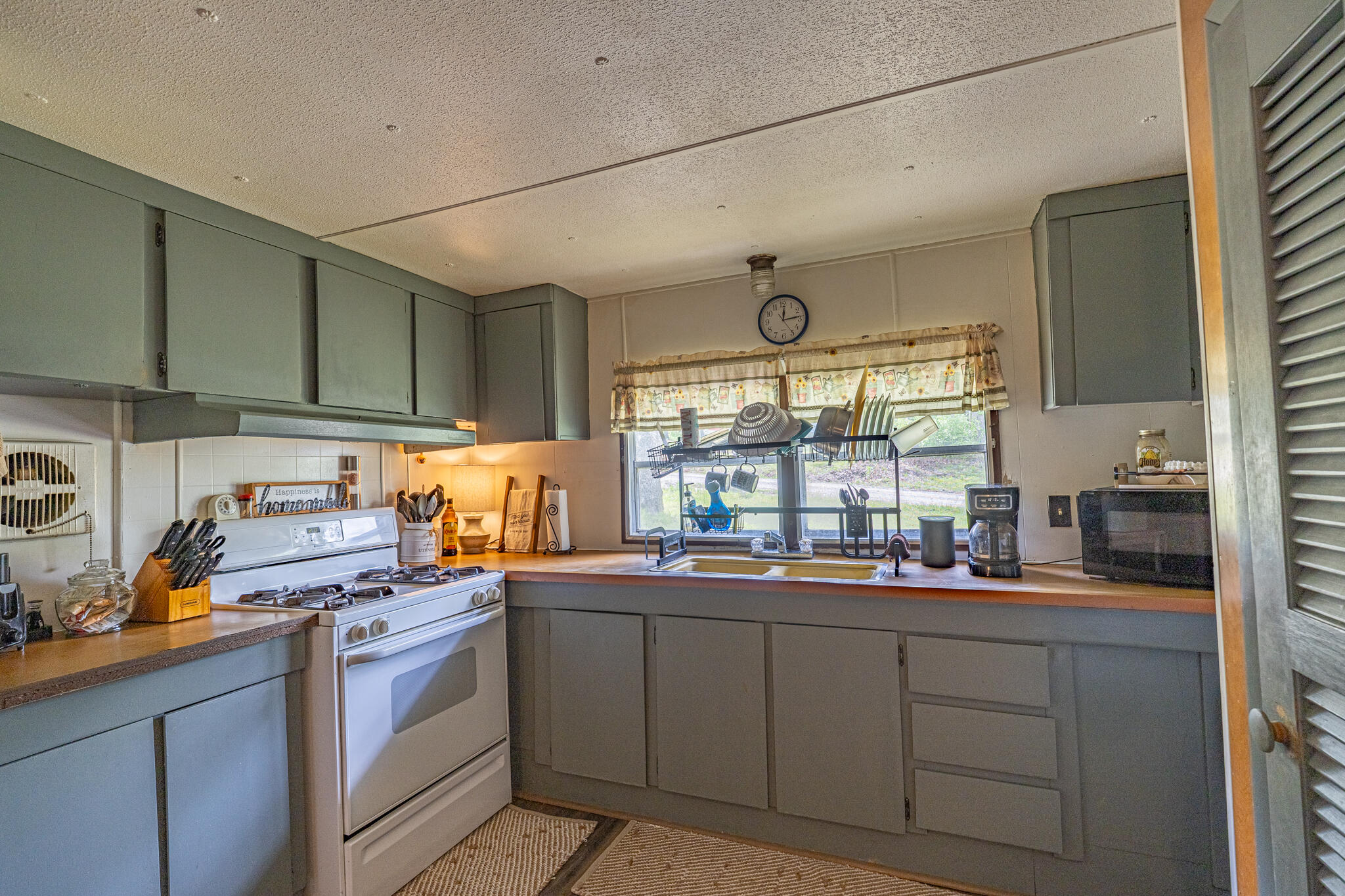 22371 Walnut St. Property Photo 14