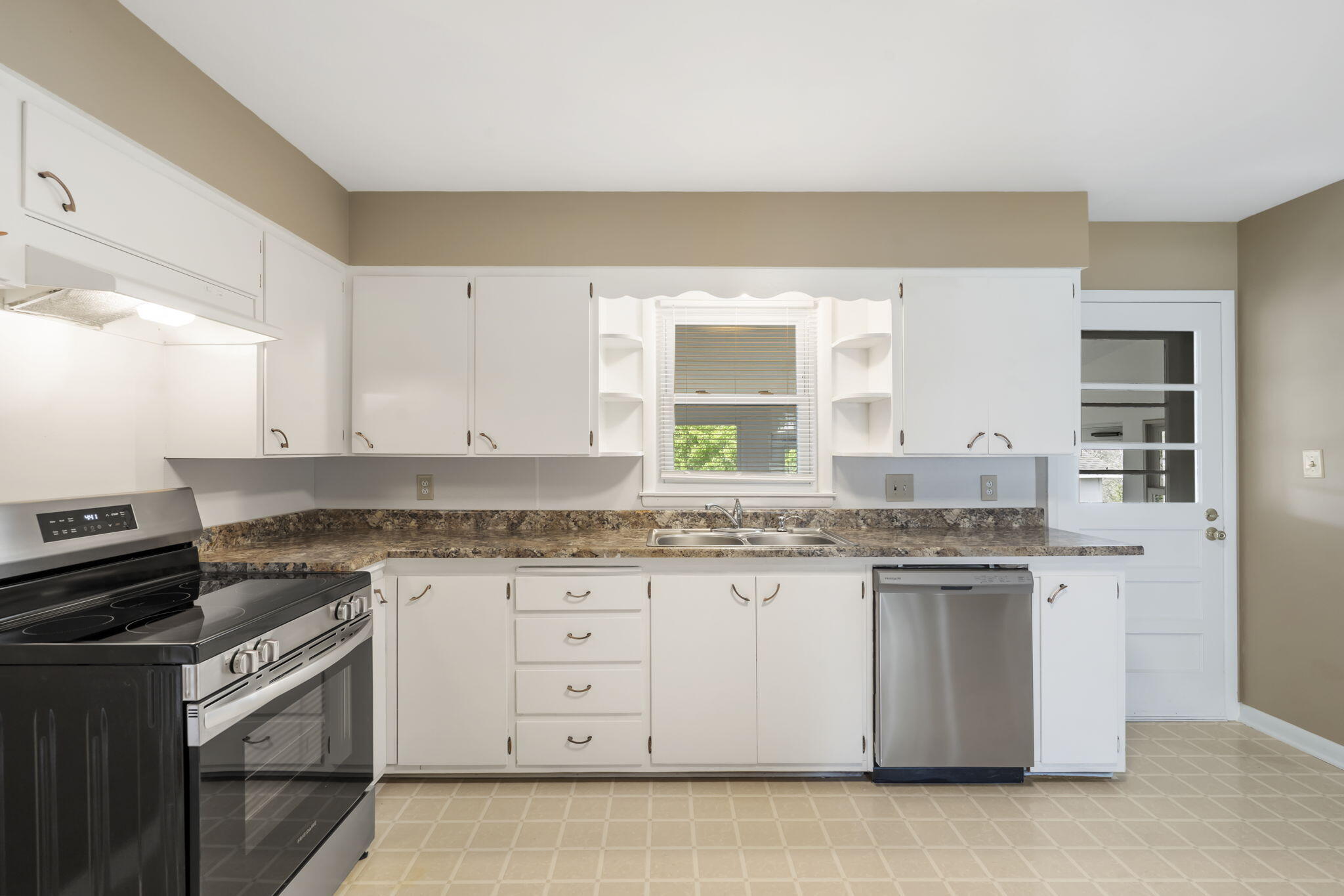 4039 West Dover Street Property Photo 8