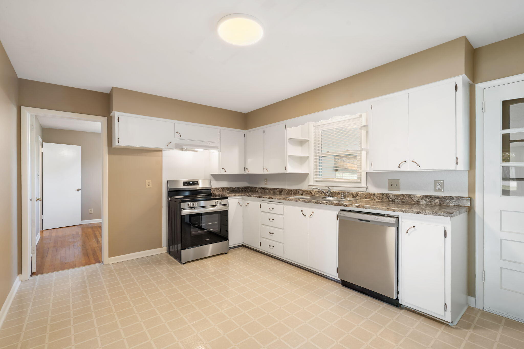 4039 West Dover Street Property Photo 9