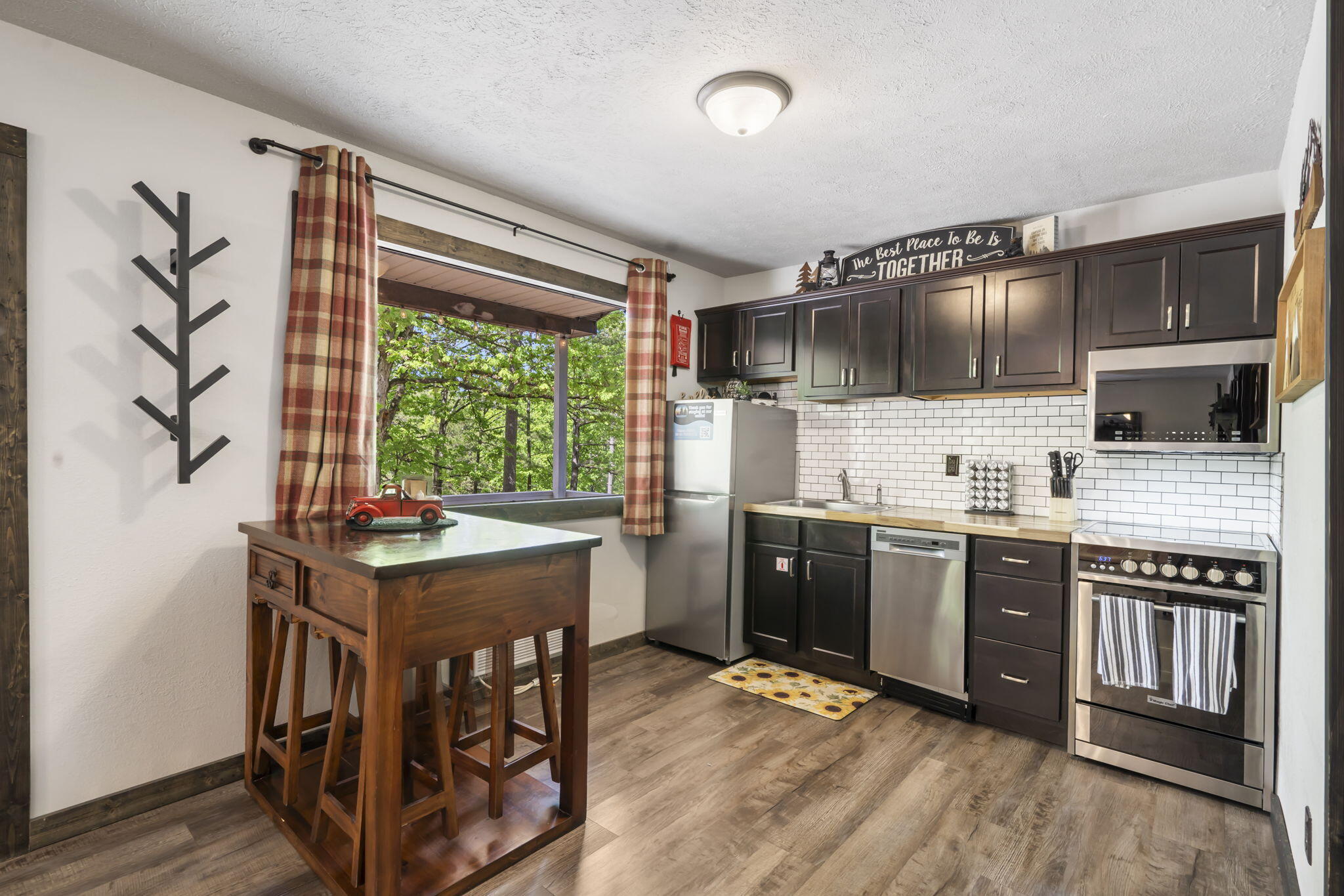 5424 State Highway 265 Property Photo 9