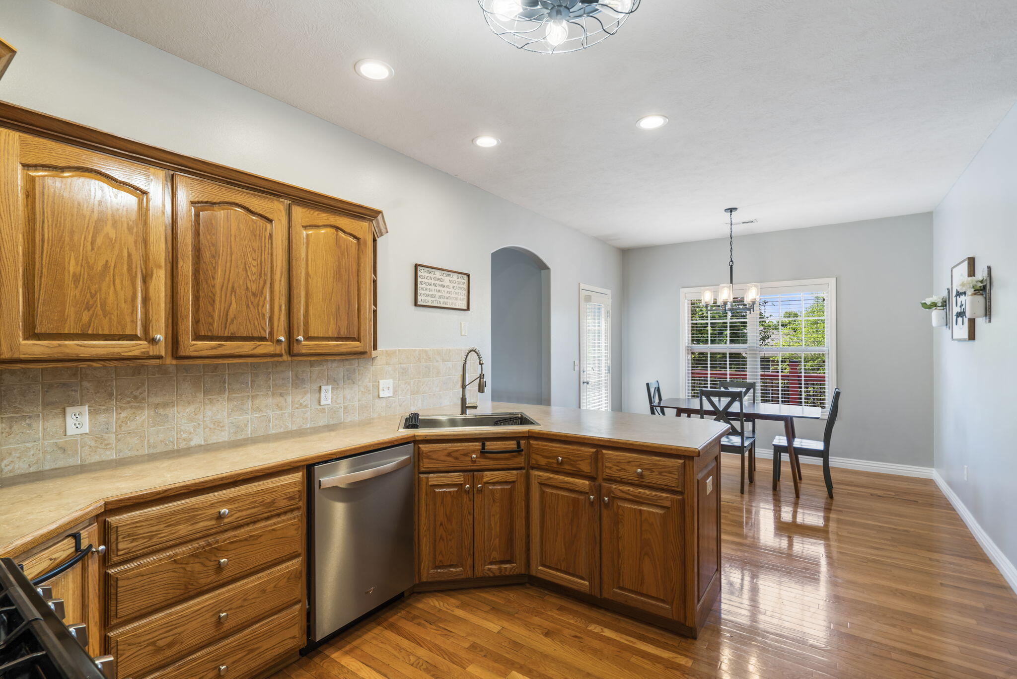 5189 South Hazel Avenue Property Photo 9