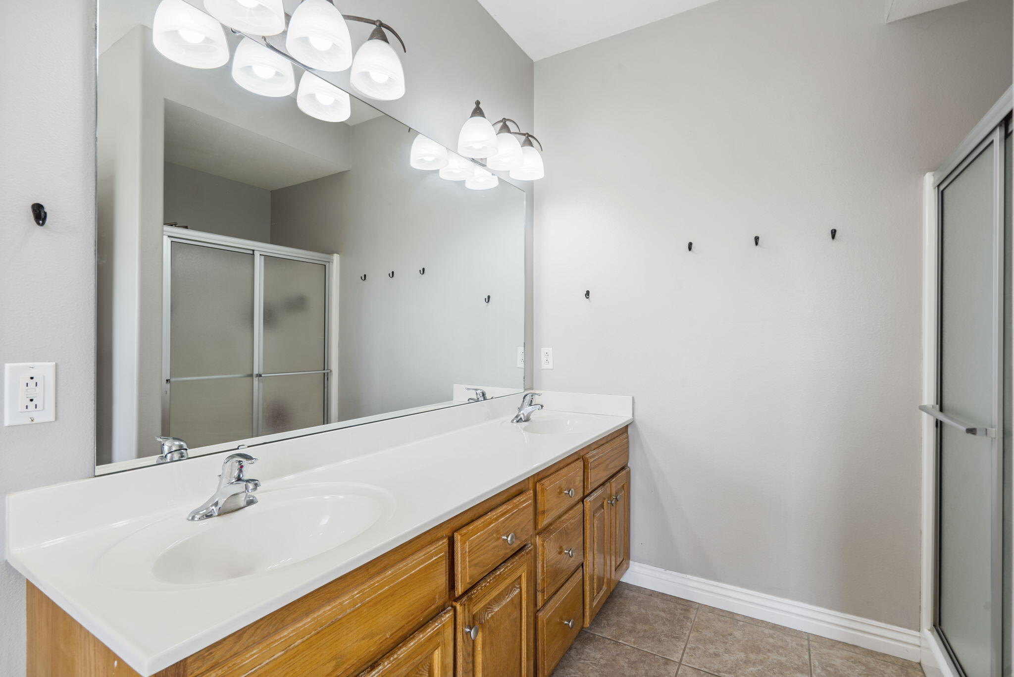 5189 South Hazel Avenue Property Photo 15