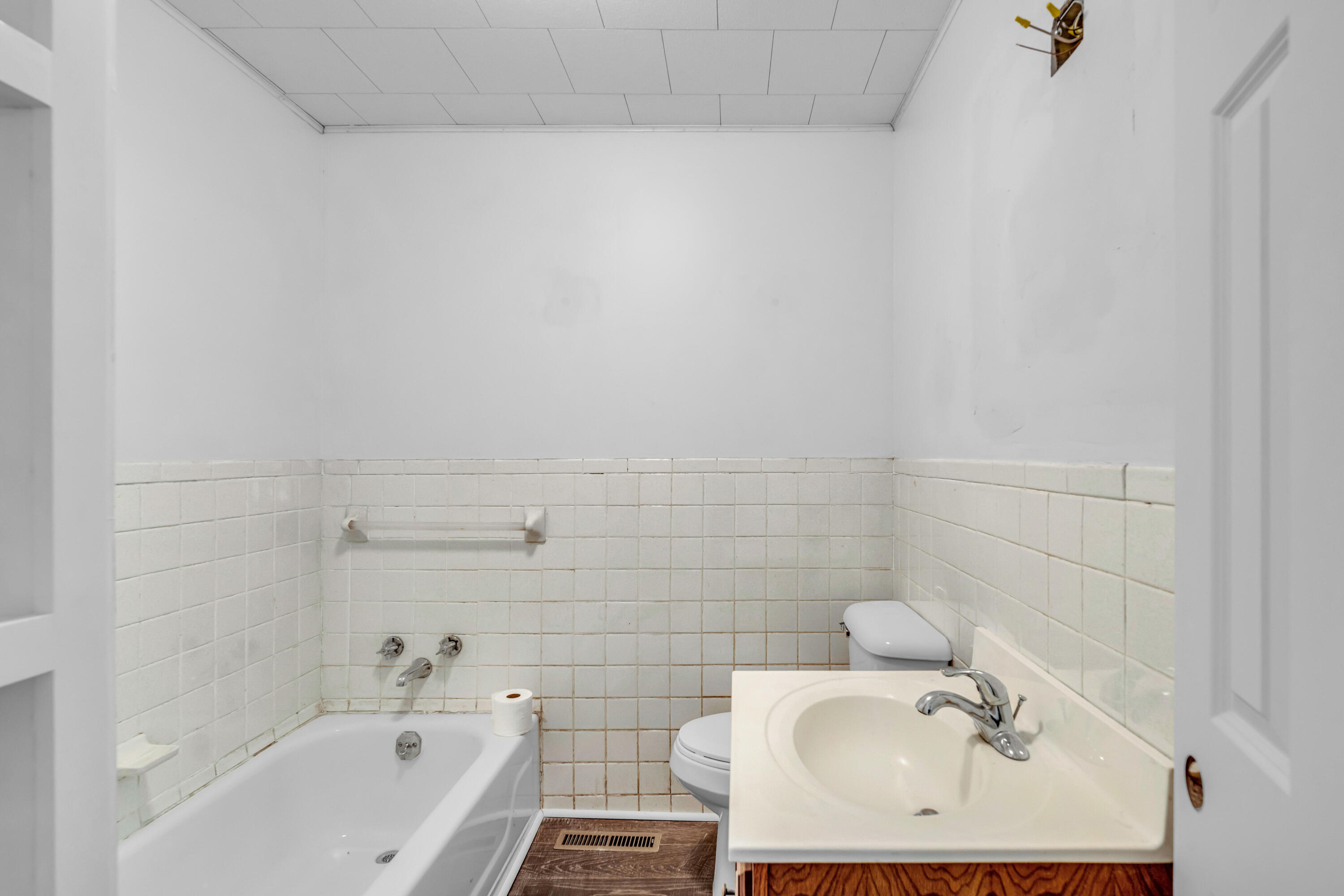 703 Washington Street Property Photo 9