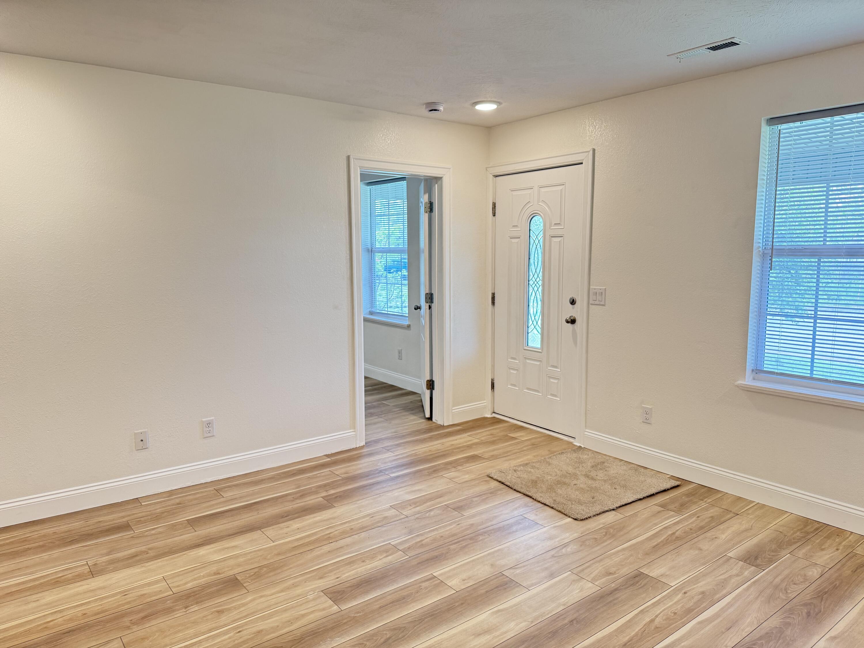 216 West Walnut Street Property Photo 2