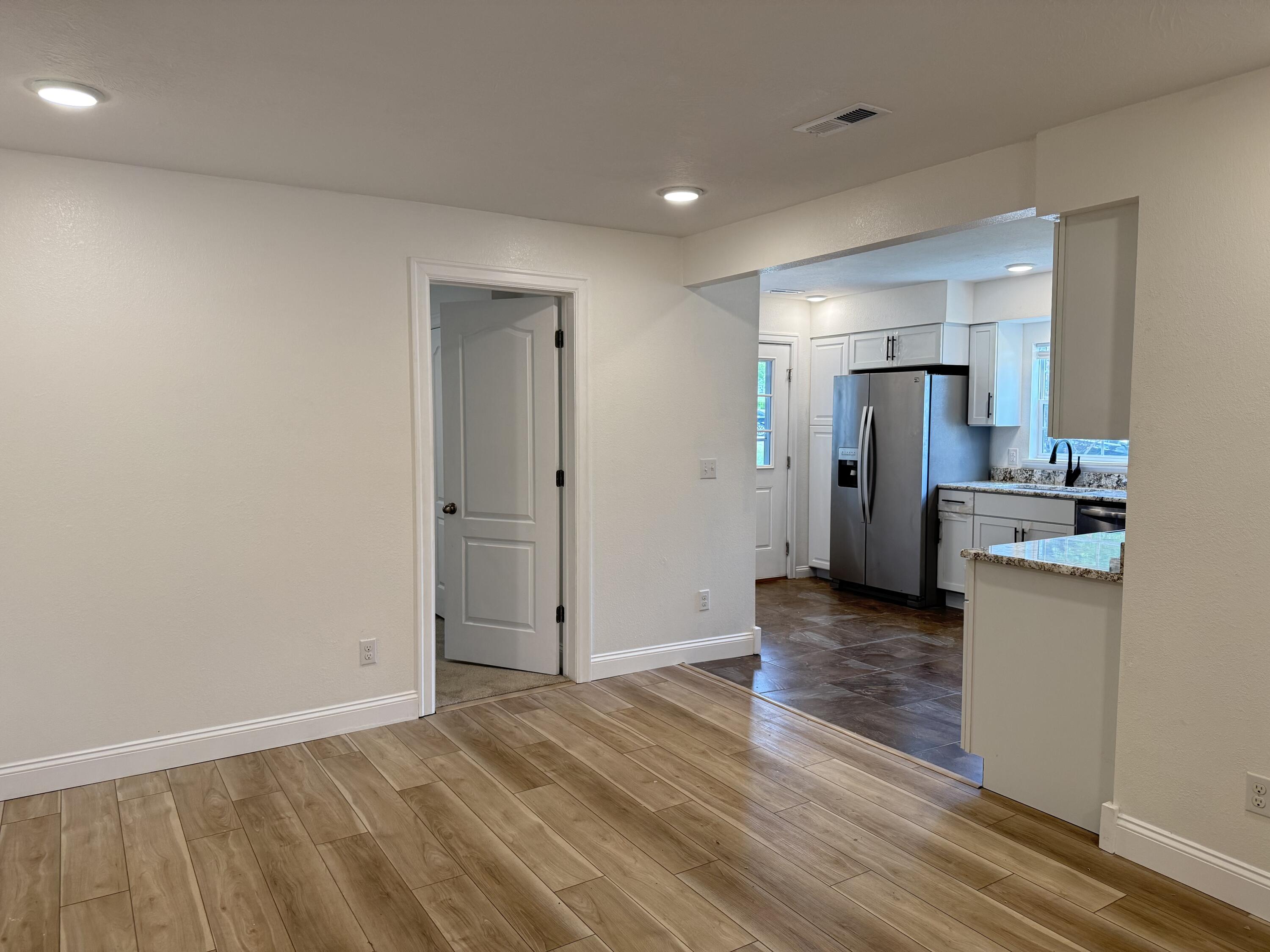 216 West Walnut Street Property Photo 5