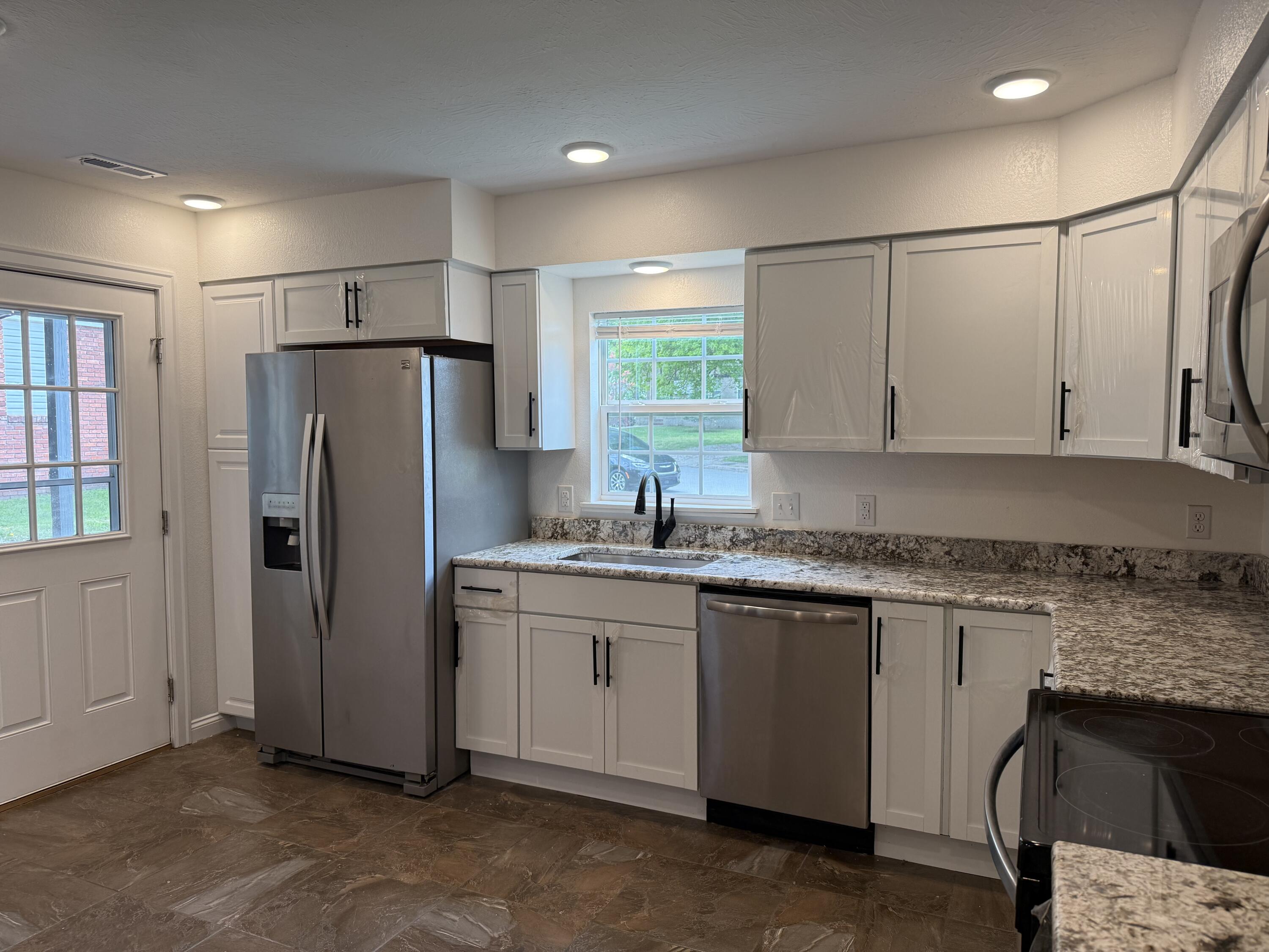 216 West Walnut Street Property Photo 6