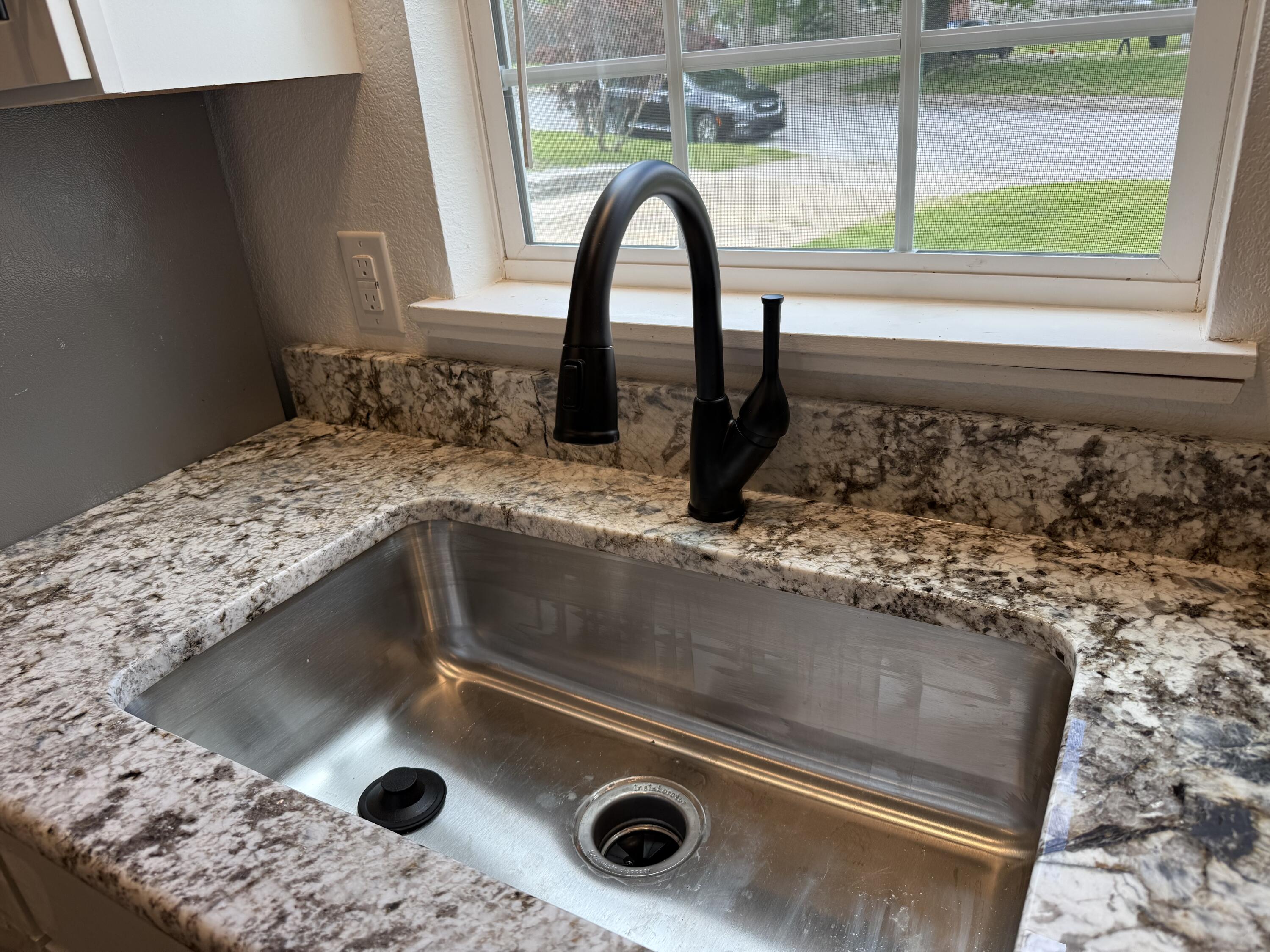 216 West Walnut Street Property Photo 8