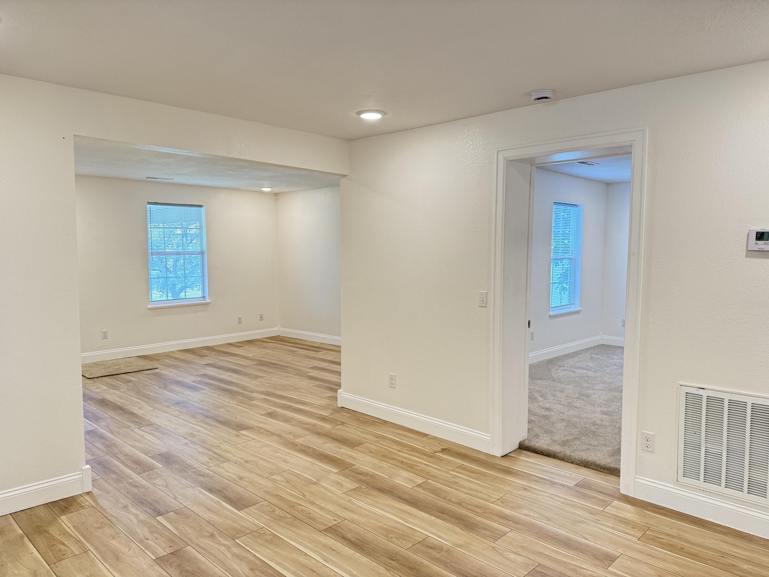 216 West Walnut Street Property Photo 10