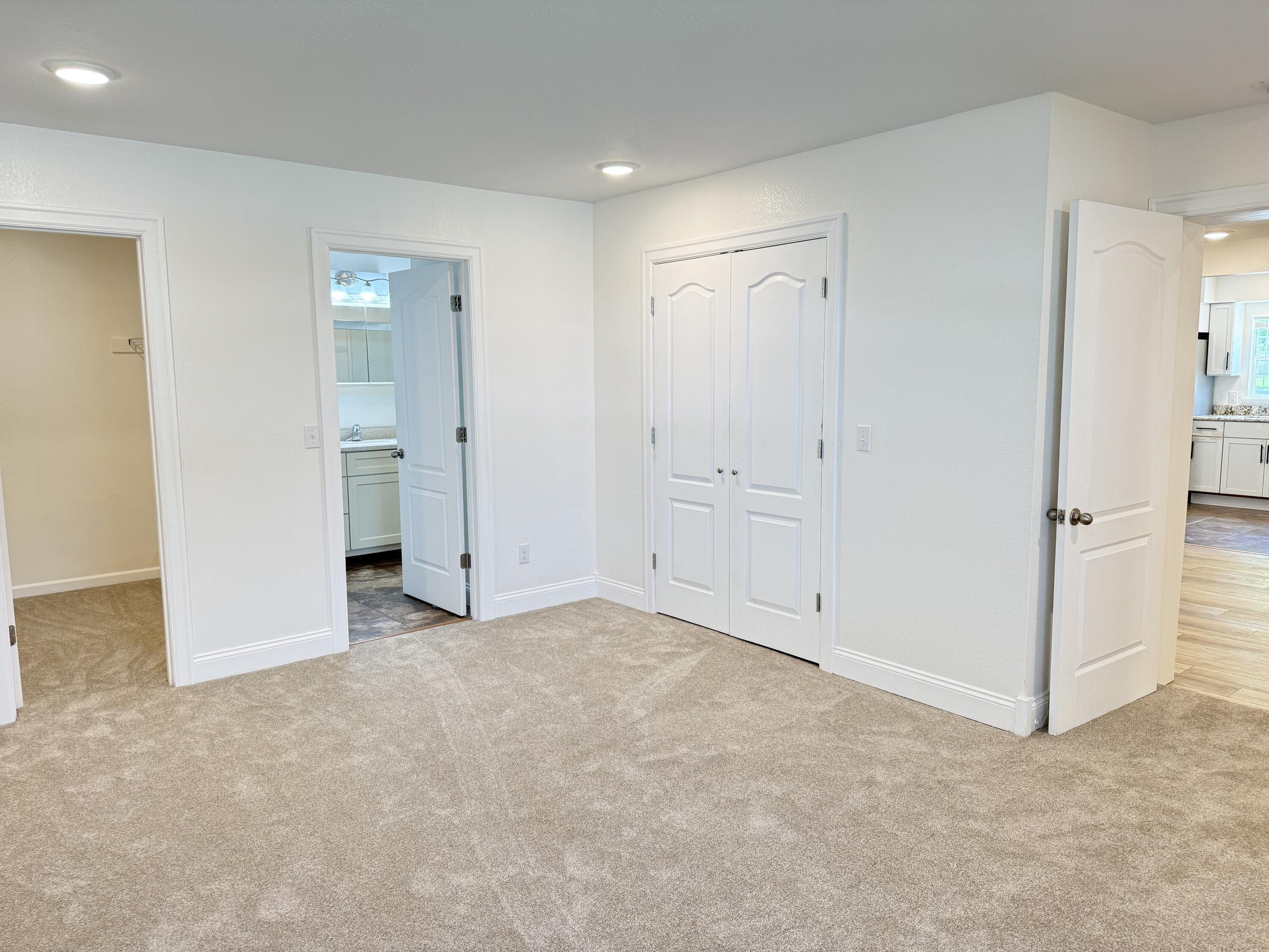 216 West Walnut Street Property Photo 11