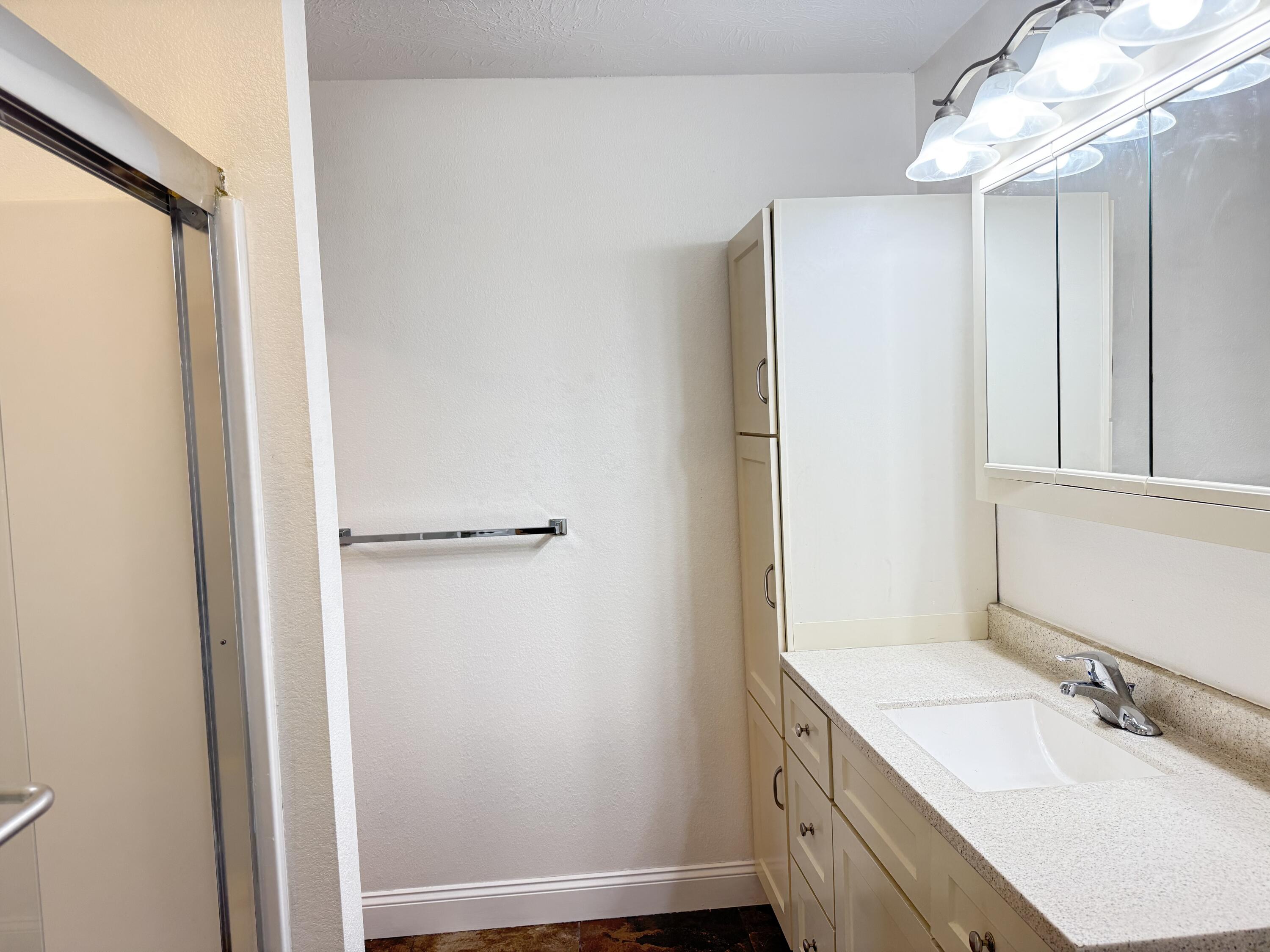 216 West Walnut Street Property Photo 16
