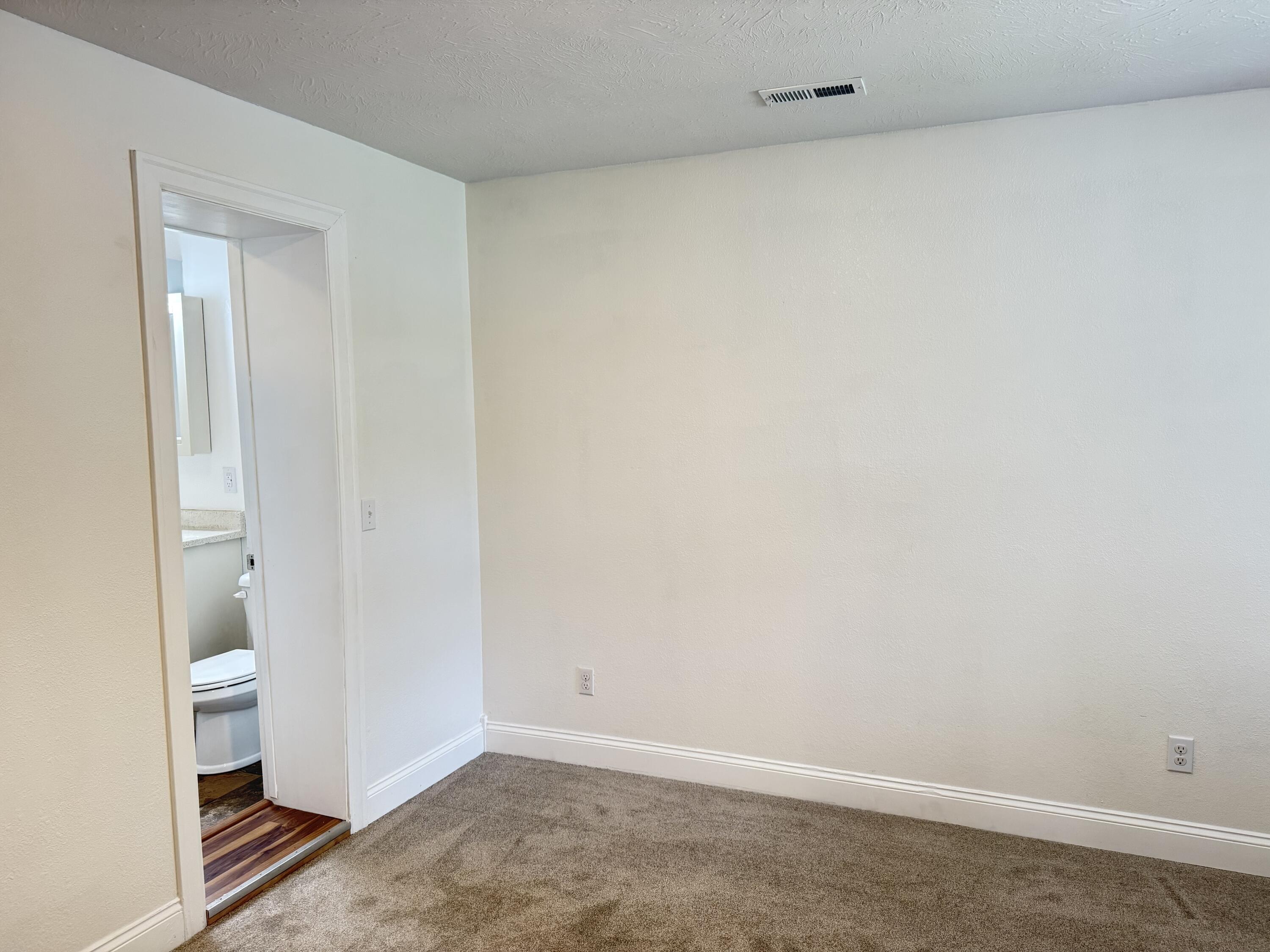 216 West Walnut Street Property Photo 17