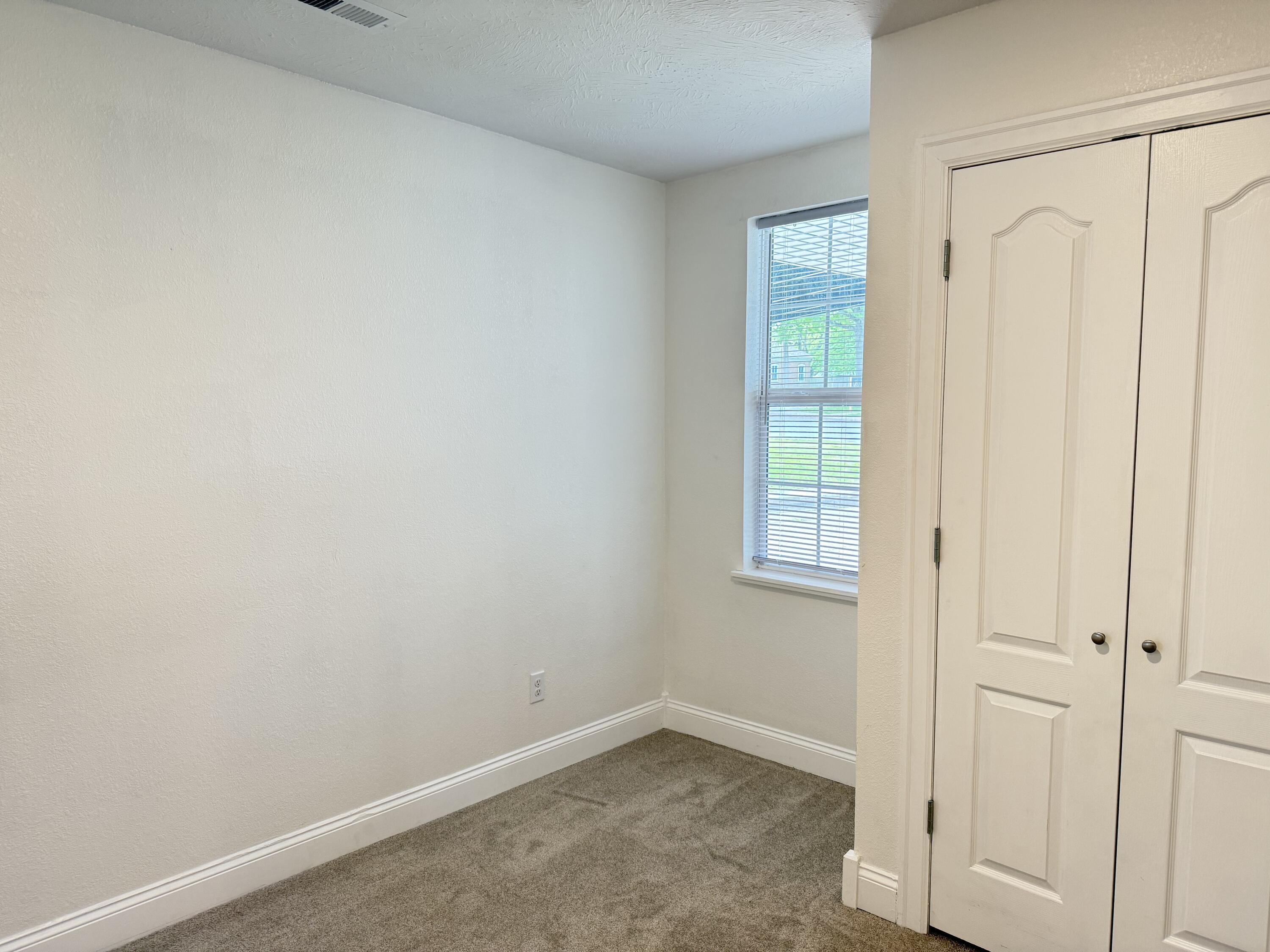 216 West Walnut Street Property Photo 18